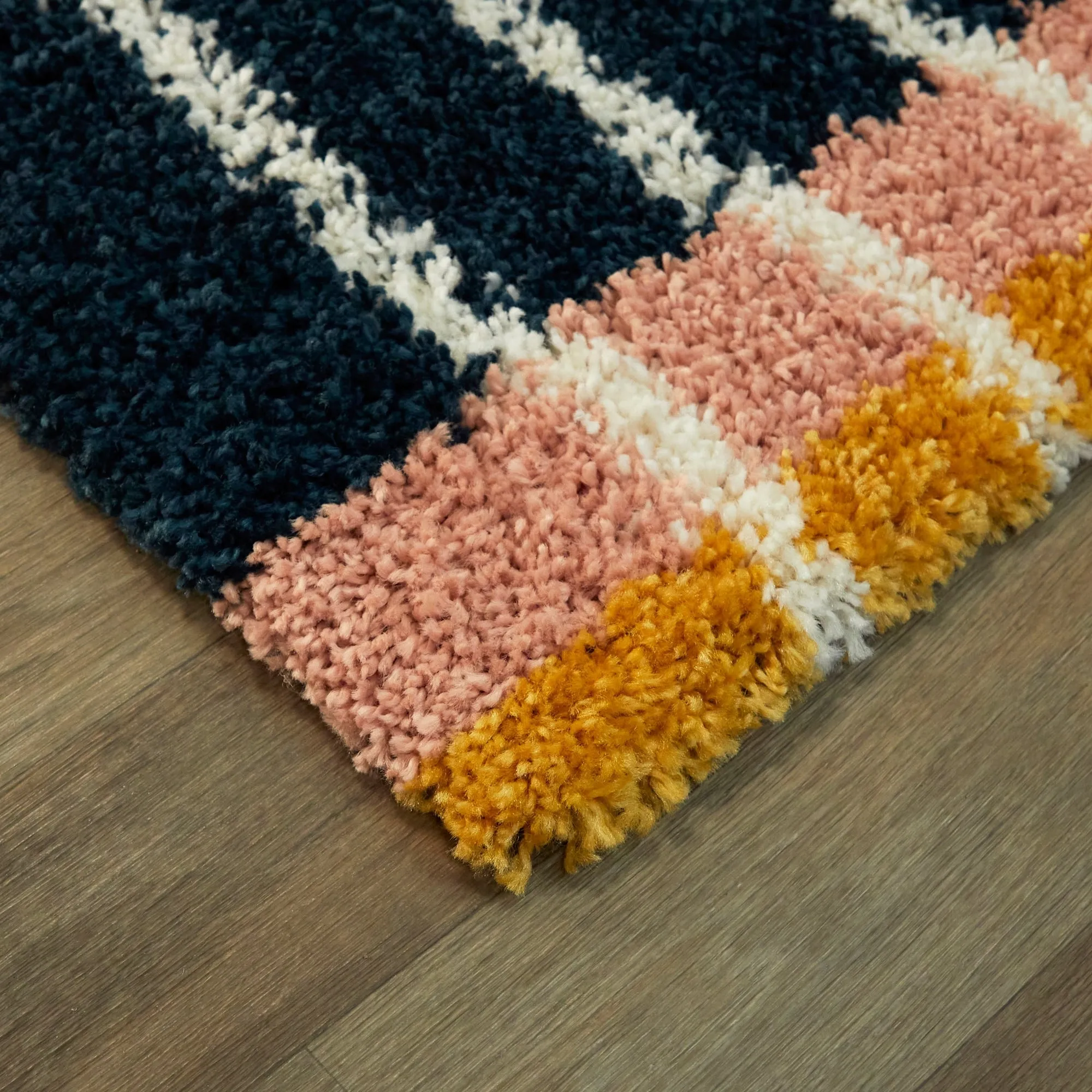 Oaklynn Contemporary Art Deco Rainbow Shag Area Rug