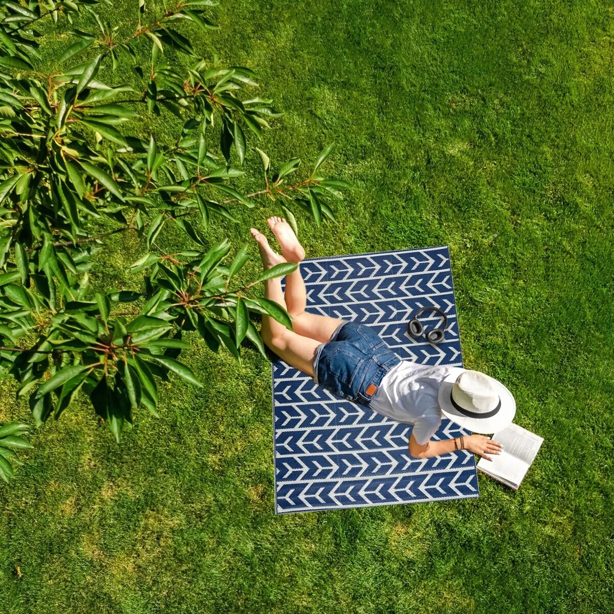Playa Rug Outdoor Recycled Reversible Plastic Folded Mat/Rug Amsterdam Collection Lightweight & Weather. Water and UV Resistant