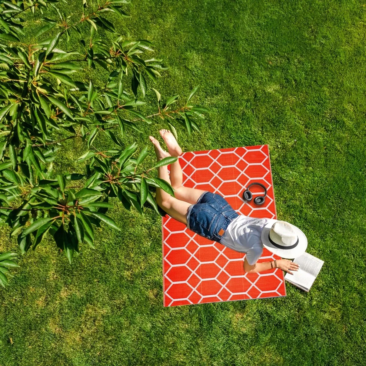 Playa Rug Outdoor Recycled Reversible Plastic Folded Mat/Rug Milan Collection Lightweight & Weather. Water and UV Resistant