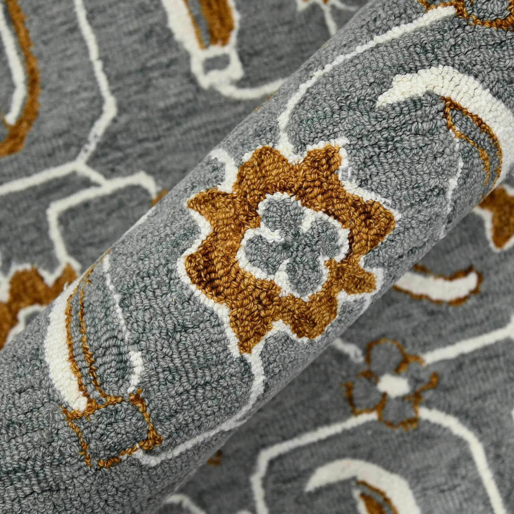Romesha Pecos Hand-Hooked Wool Area Rug