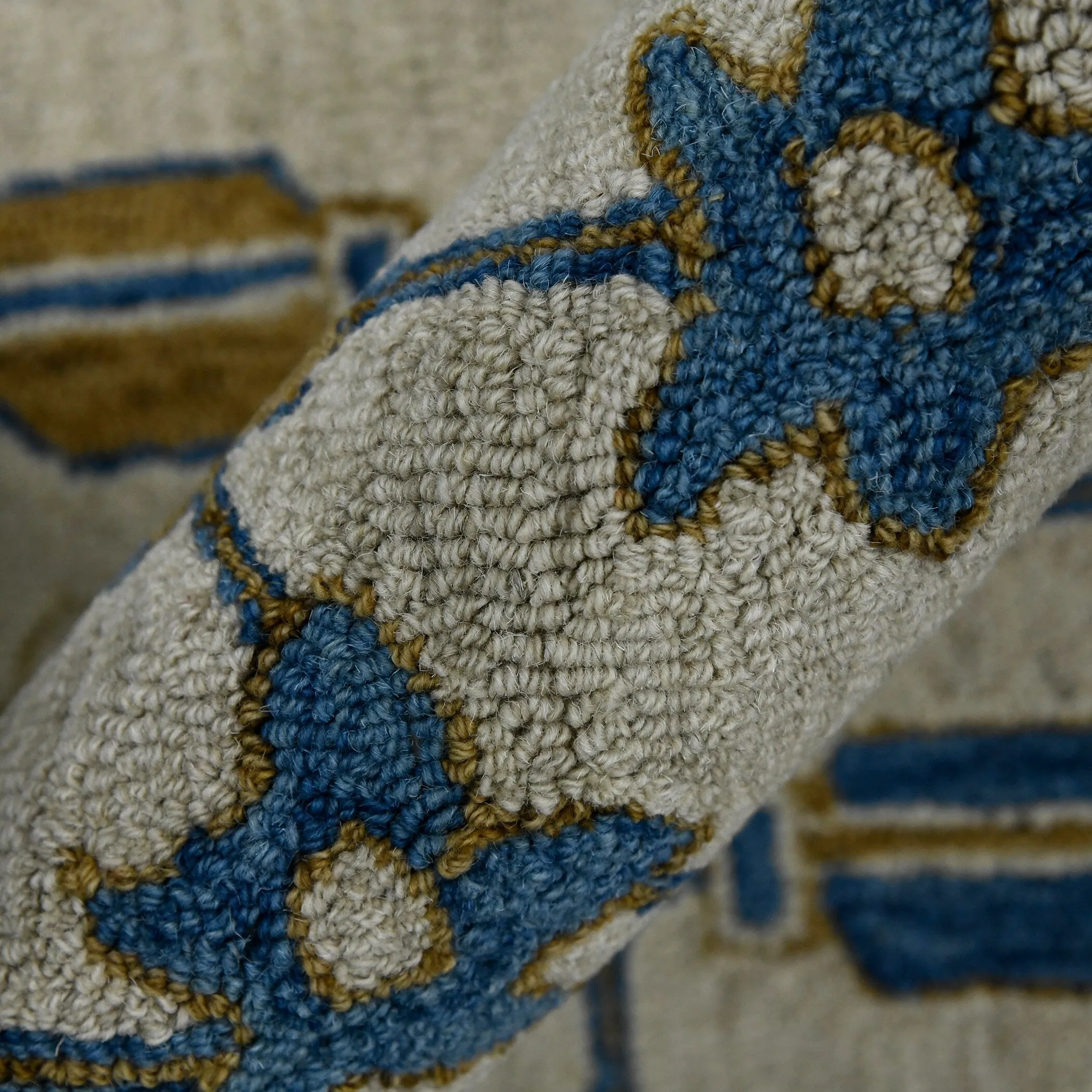 Romesha Pecos Hand-Hooked Wool Area Rug
