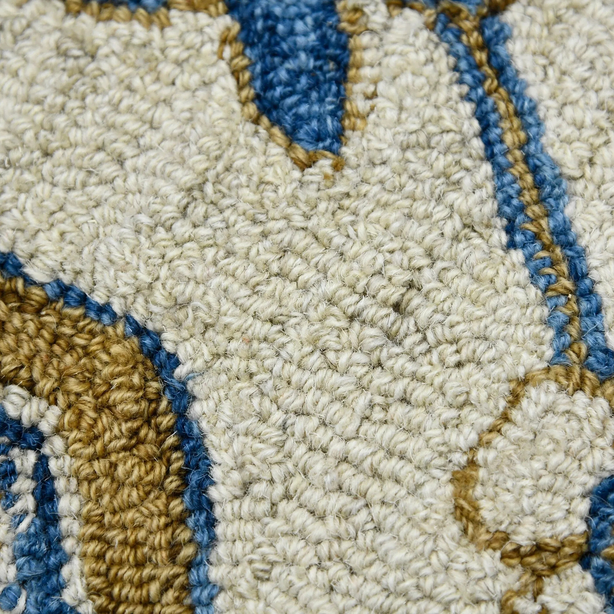 Romesha Pecos Hand-Hooked Wool Area Rug