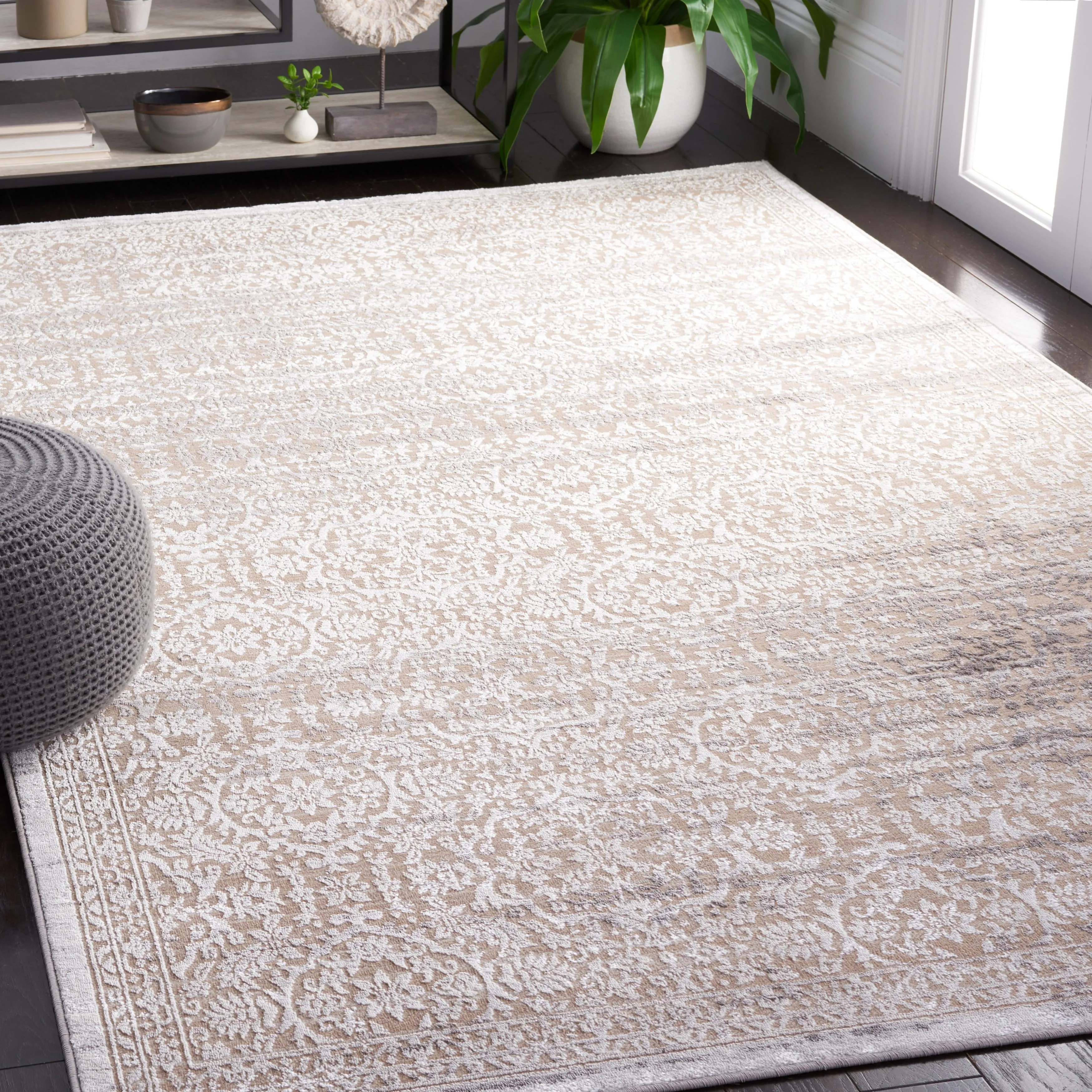 SAFAVIEH Amelia Guenievre Abstract Distressed Rug