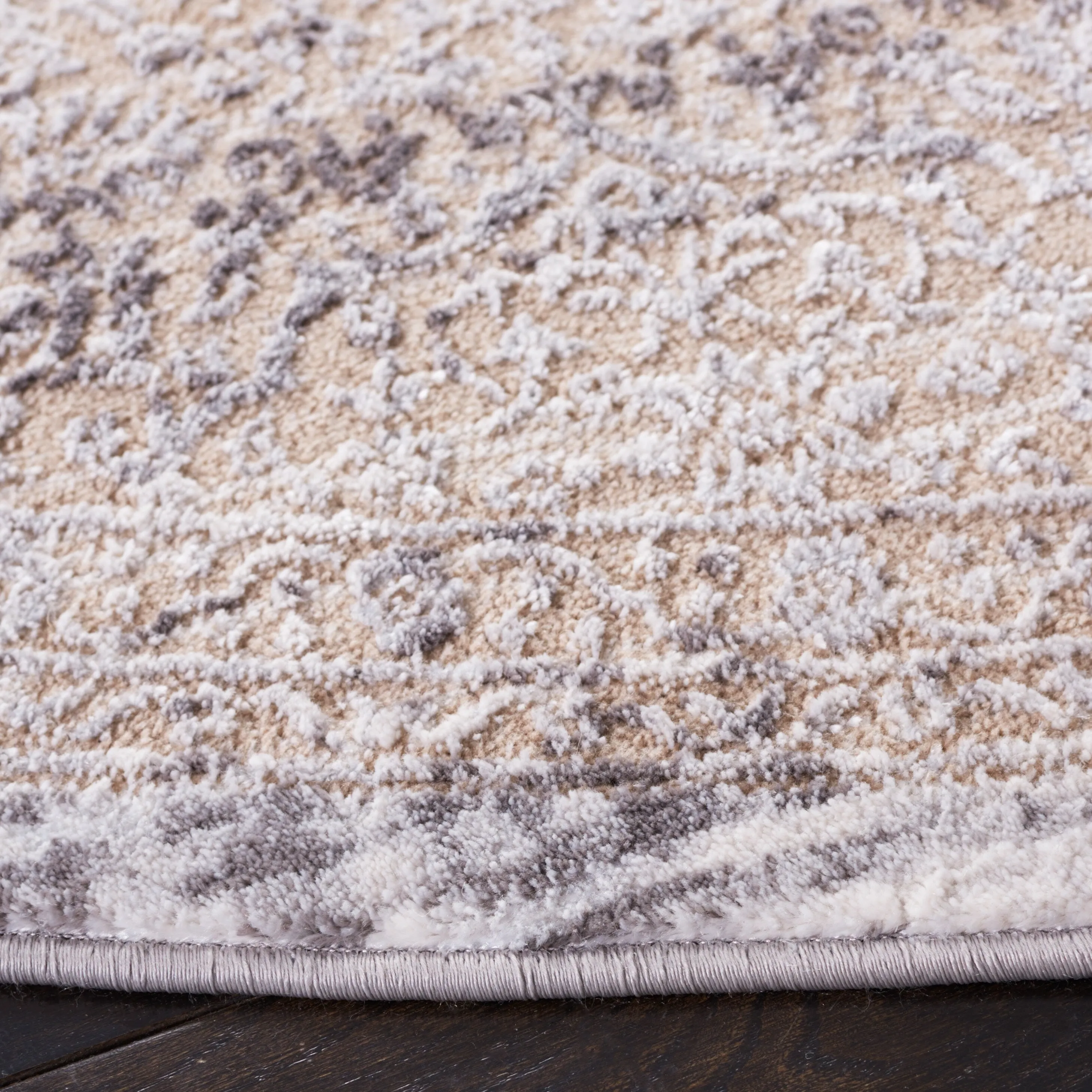SAFAVIEH Amelia Guenievre Abstract Distressed Rug