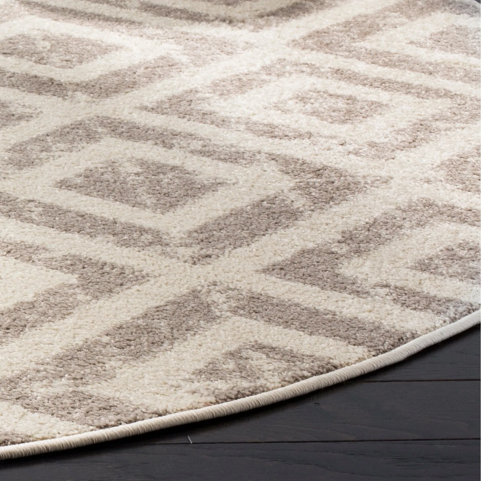 SAFAVIEH Amsterdam Sigunde Modern Rug