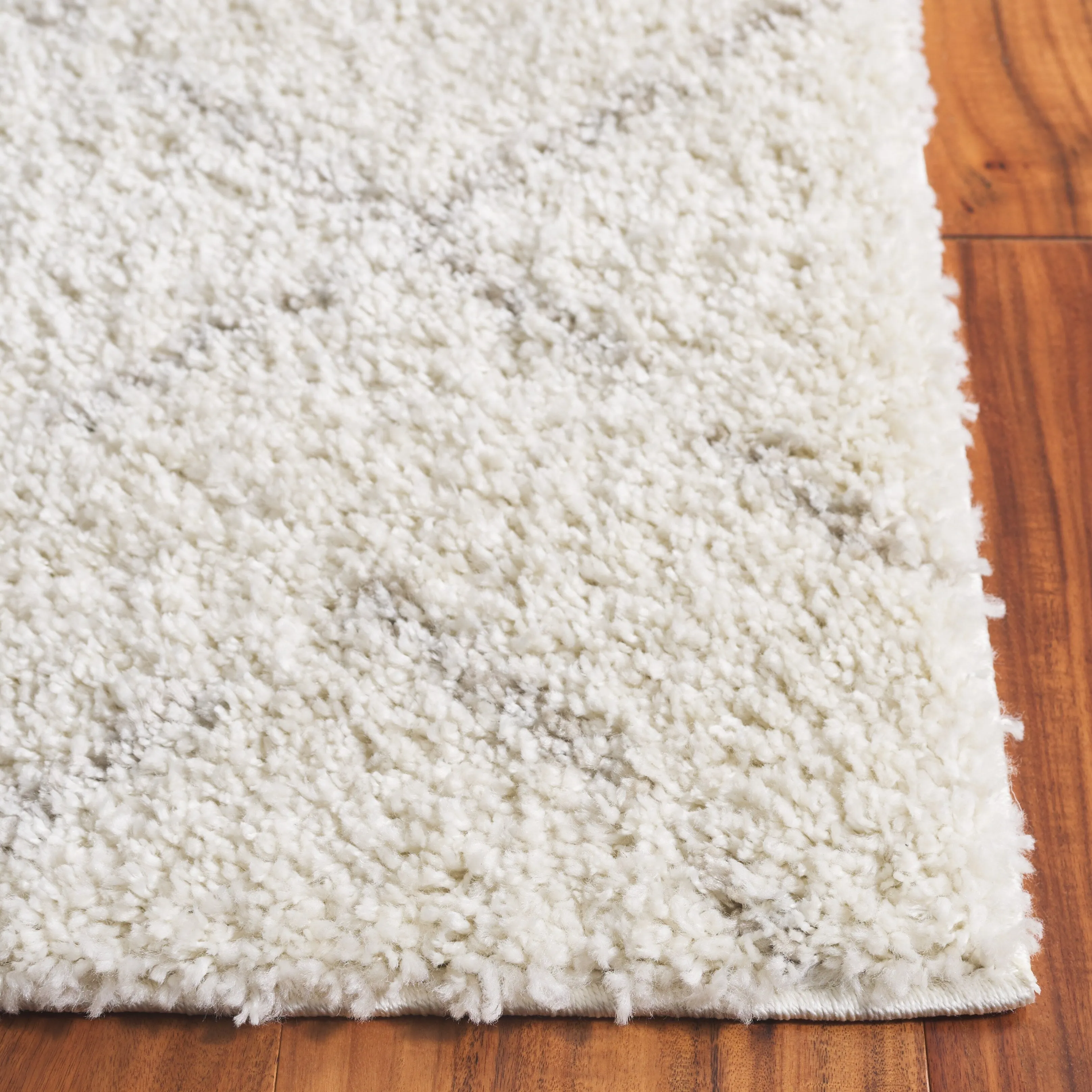 SAFAVIEH Arizona Shag Ghinwa 1.2-inch Thick Rug