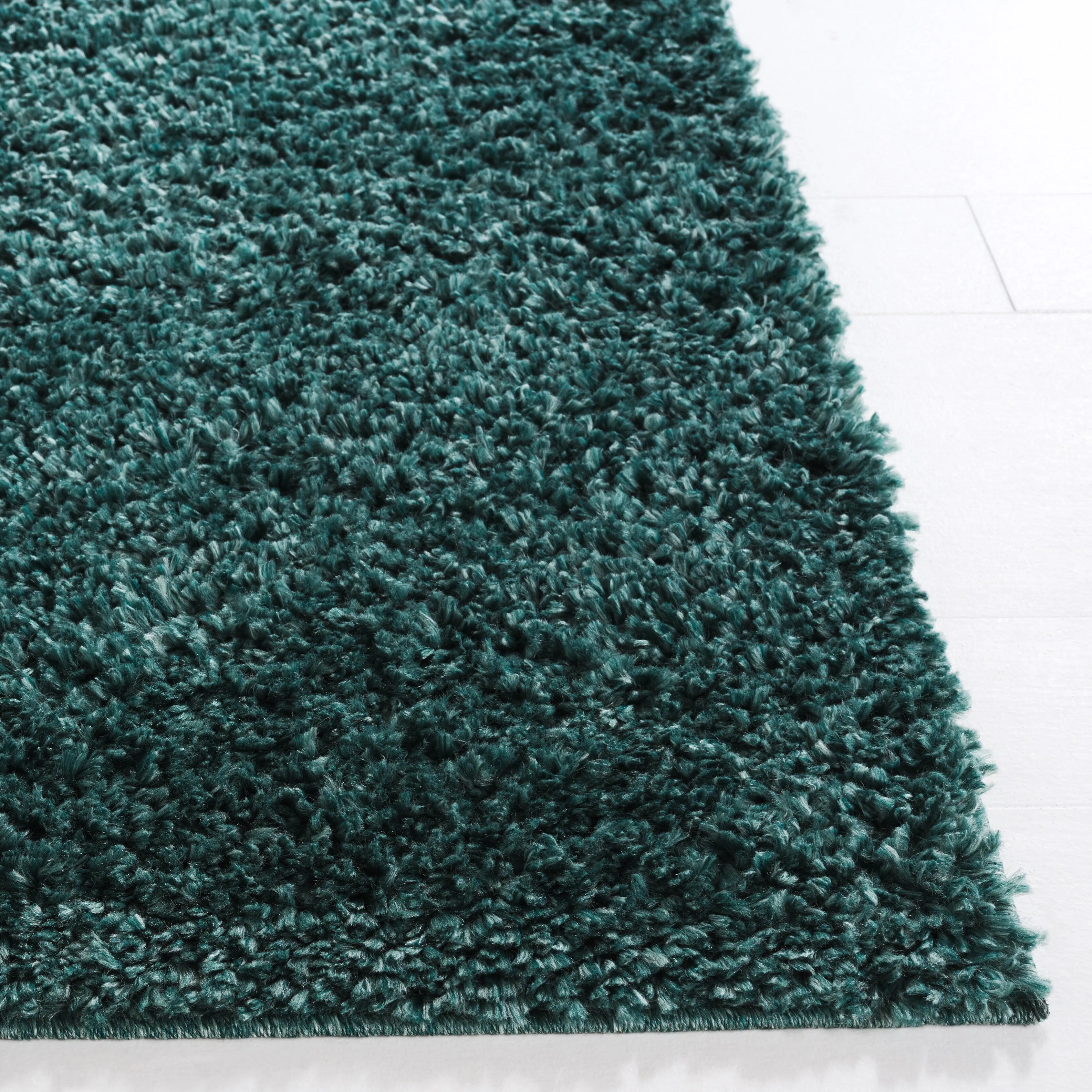 SAFAVIEH August Wilhelma Shag Solid 1.2-inch Thick Area Rug
