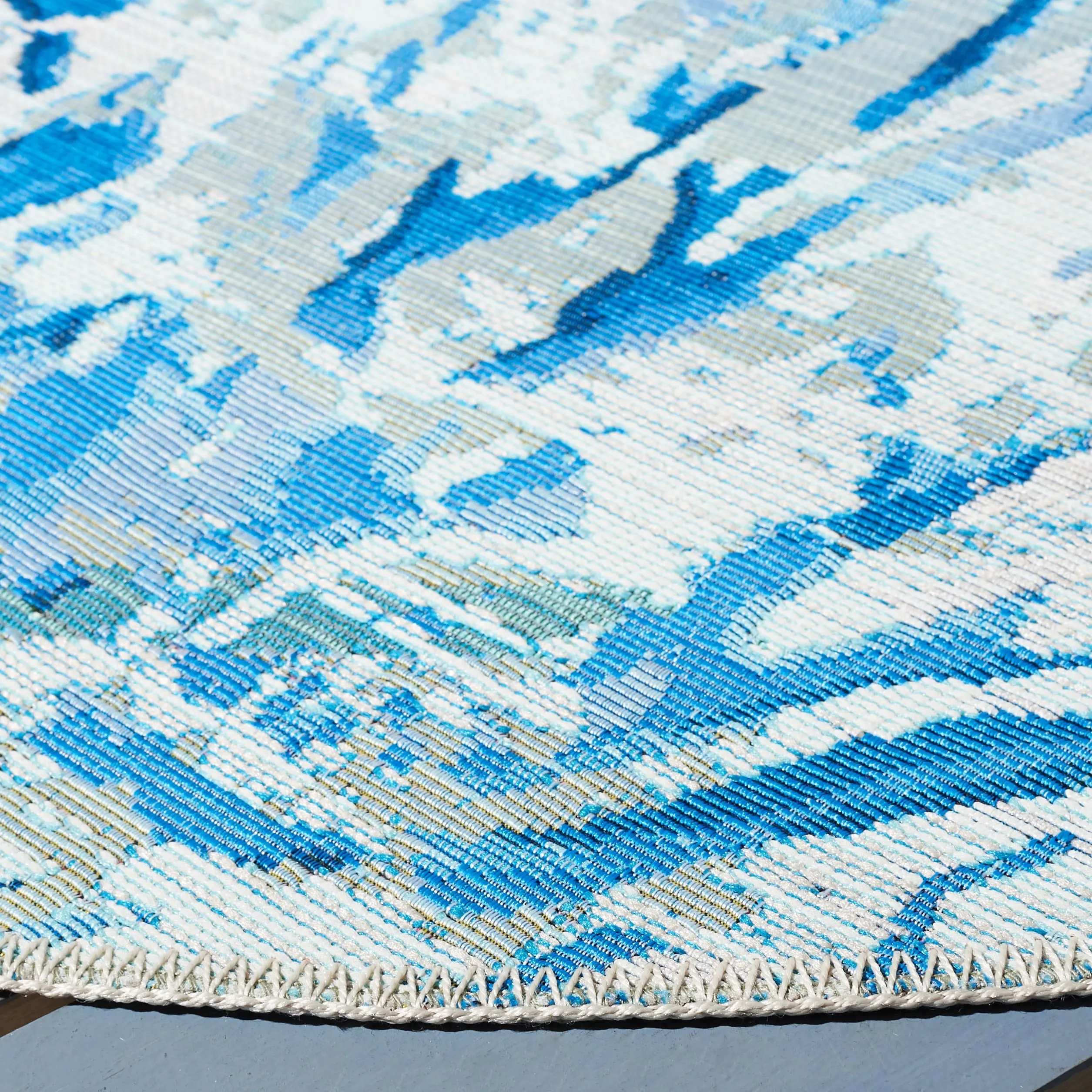 SAFAVIEH Barbados Aniek Tropical Indoor/ Outdoor Waterproof Patio Backyard Rug