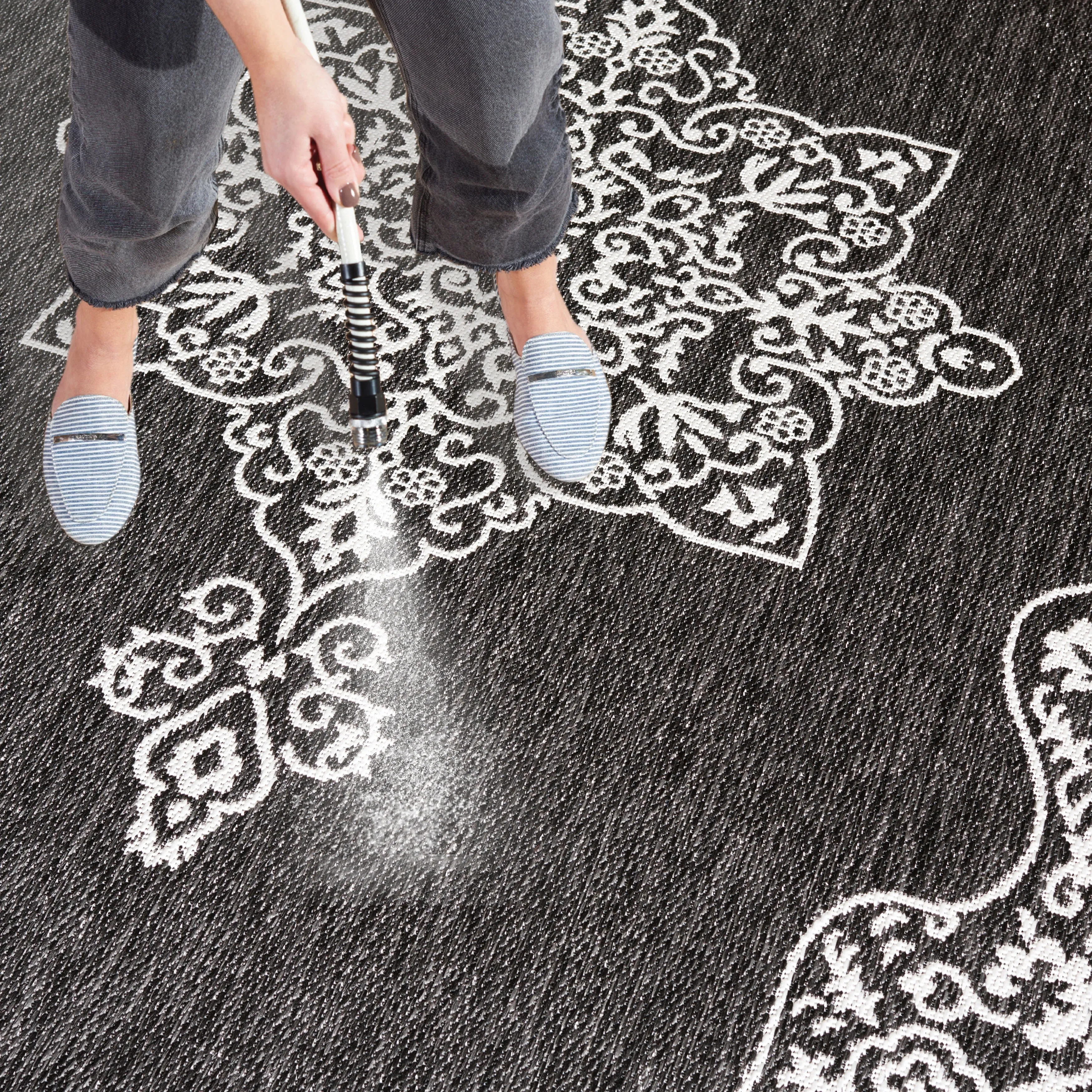 SAFAVIEH Beach House Fetie Transitional Rug