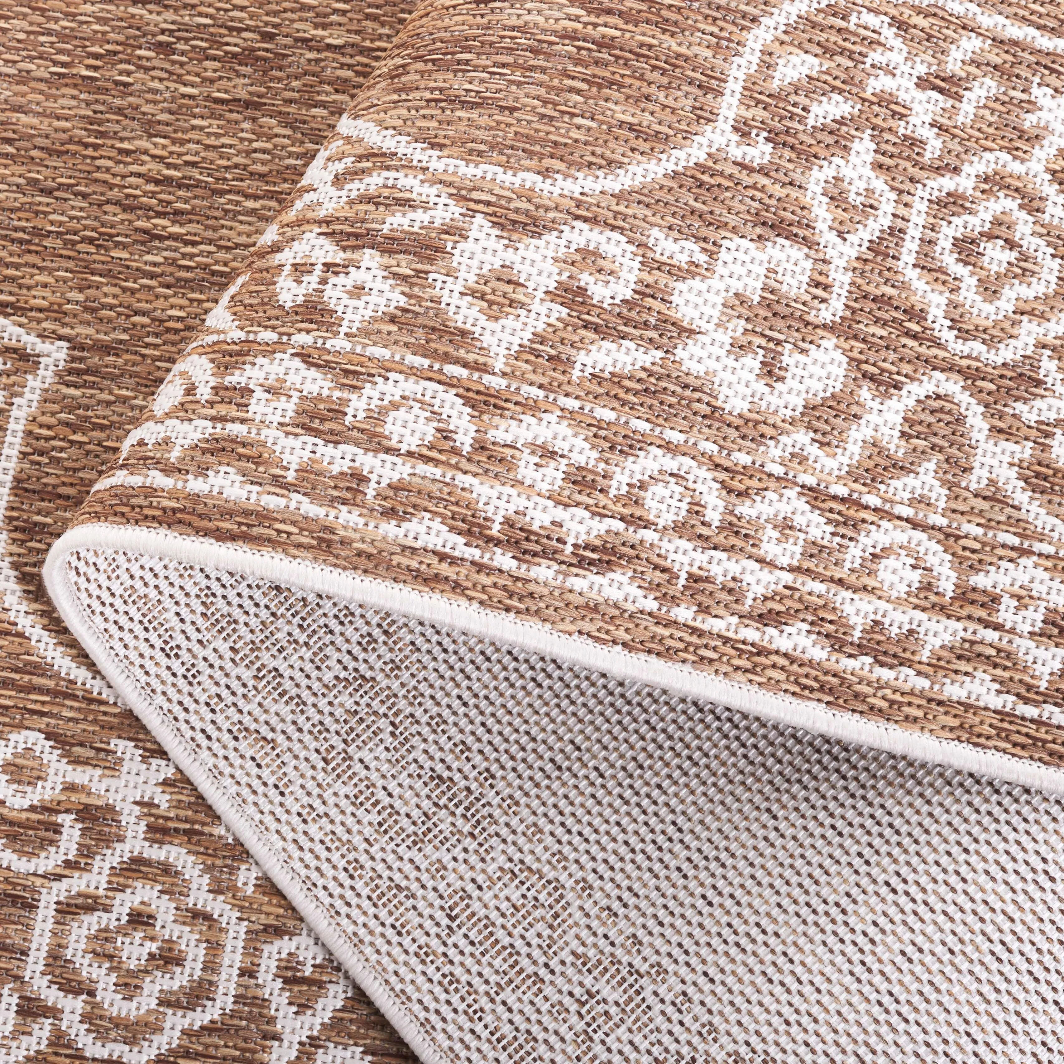 SAFAVIEH Beach House Fetie Transitional Rug