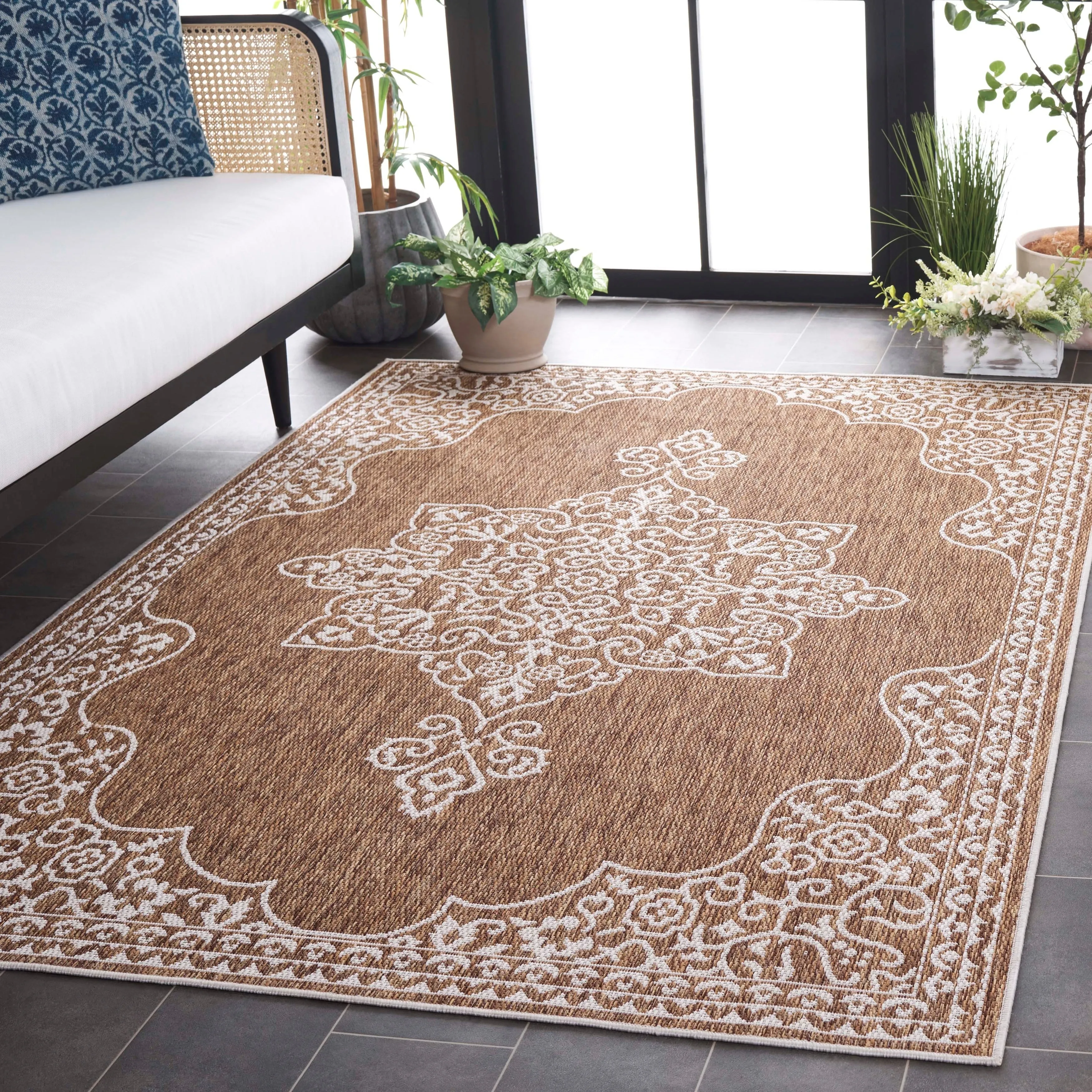 SAFAVIEH Beach House Fetie Transitional Rug