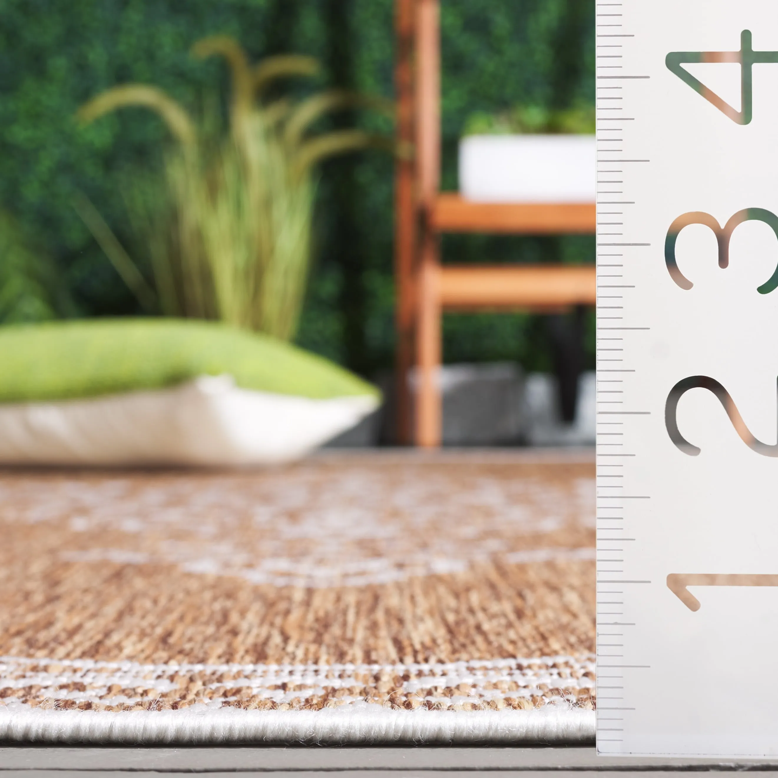SAFAVIEH Beach House Fetie Transitional Rug