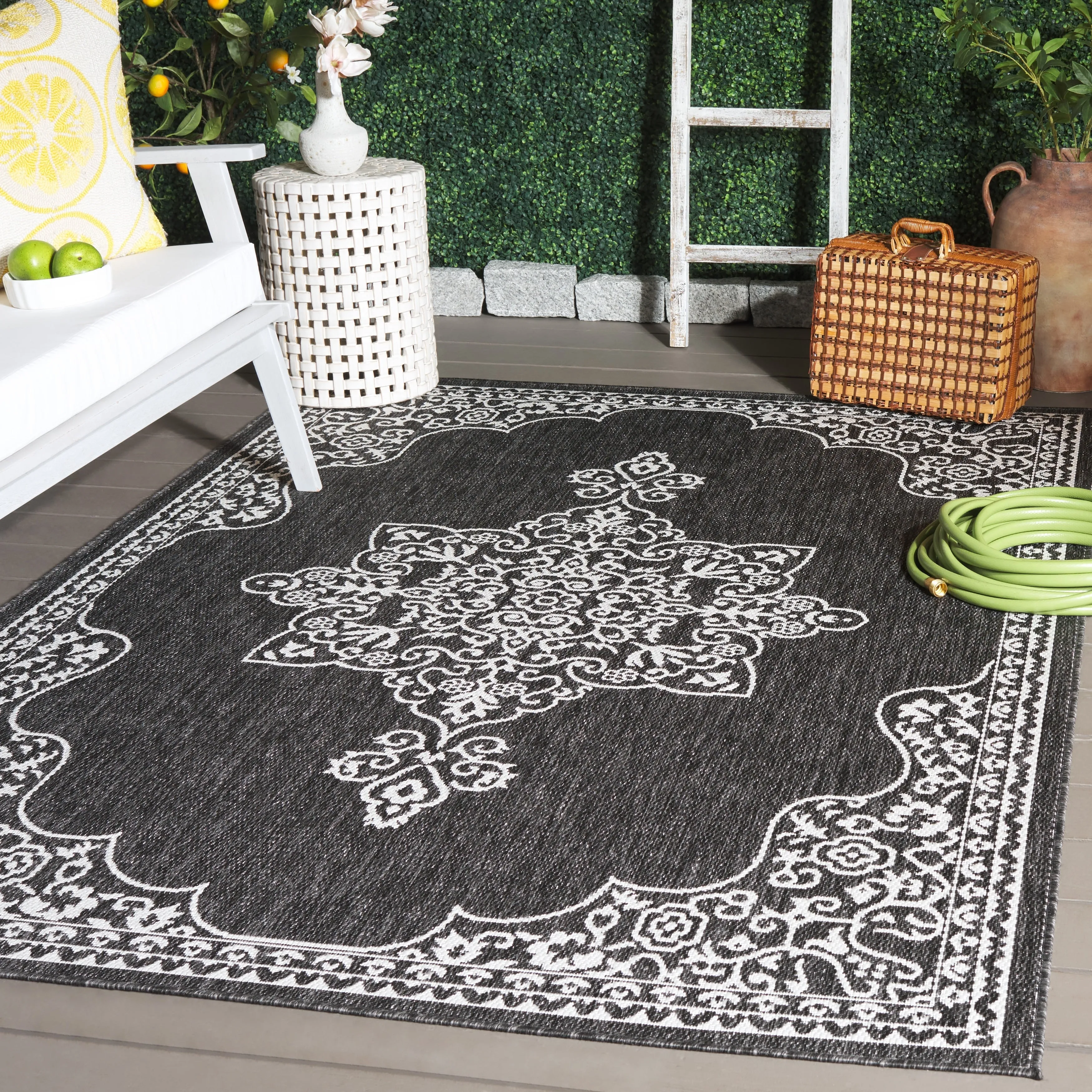 SAFAVIEH Beach House Fetie Transitional Rug