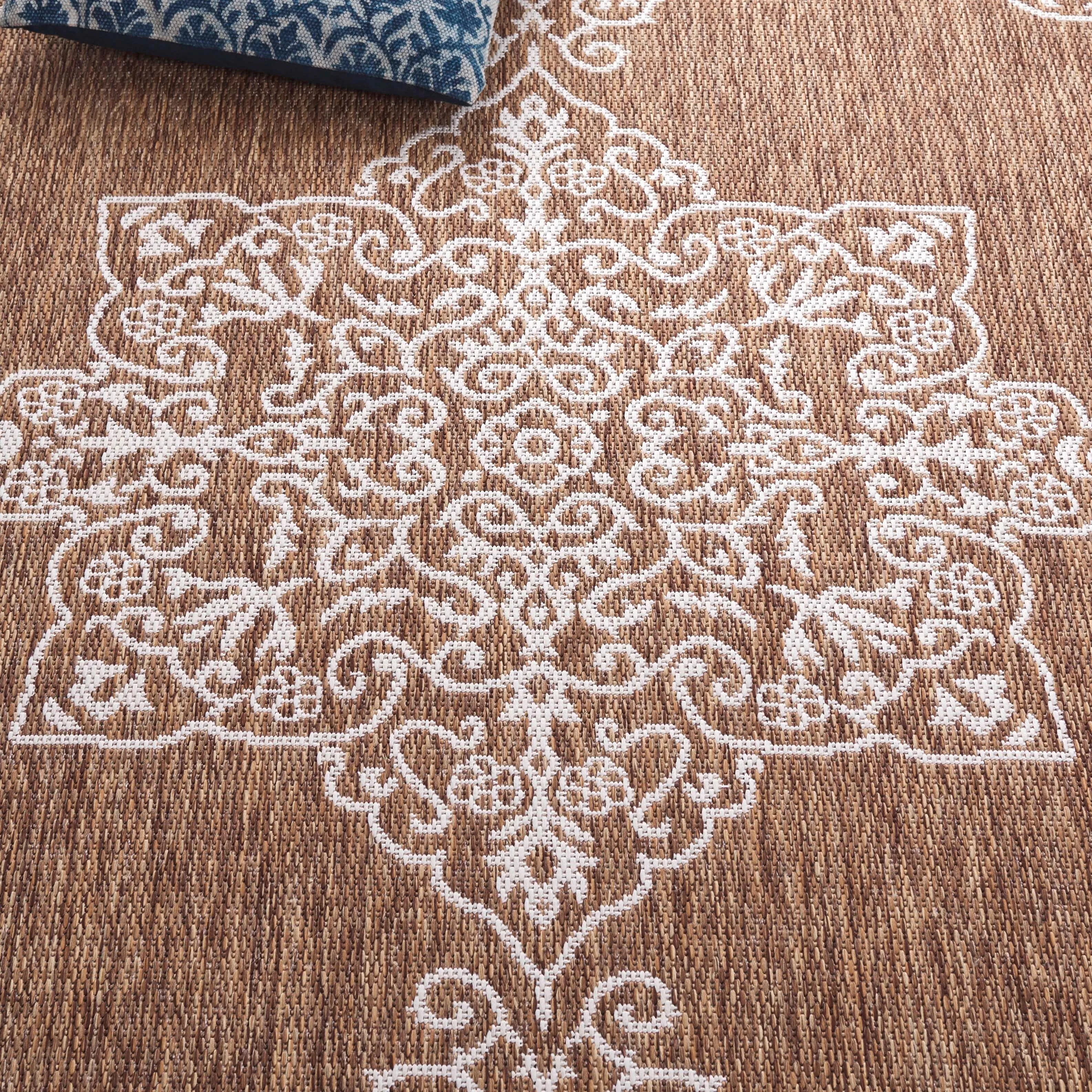 SAFAVIEH Beach House Fetie Transitional Rug