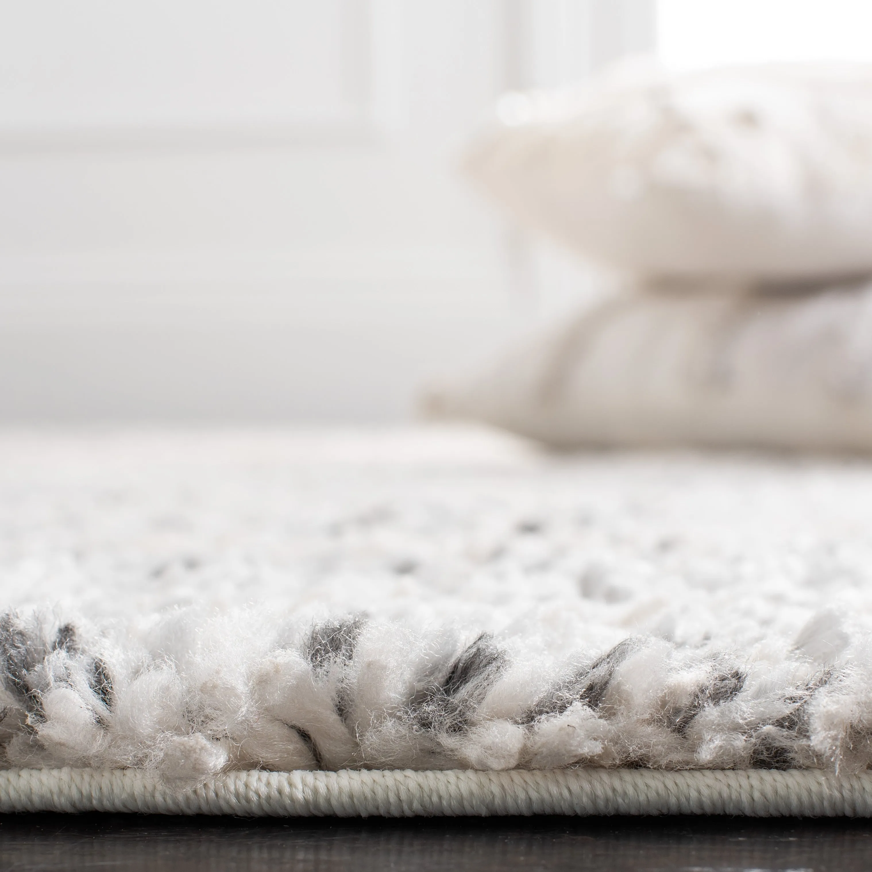 SAFAVIEH Berber Shag Bonaria Modern 1.2-inch Thick Rug