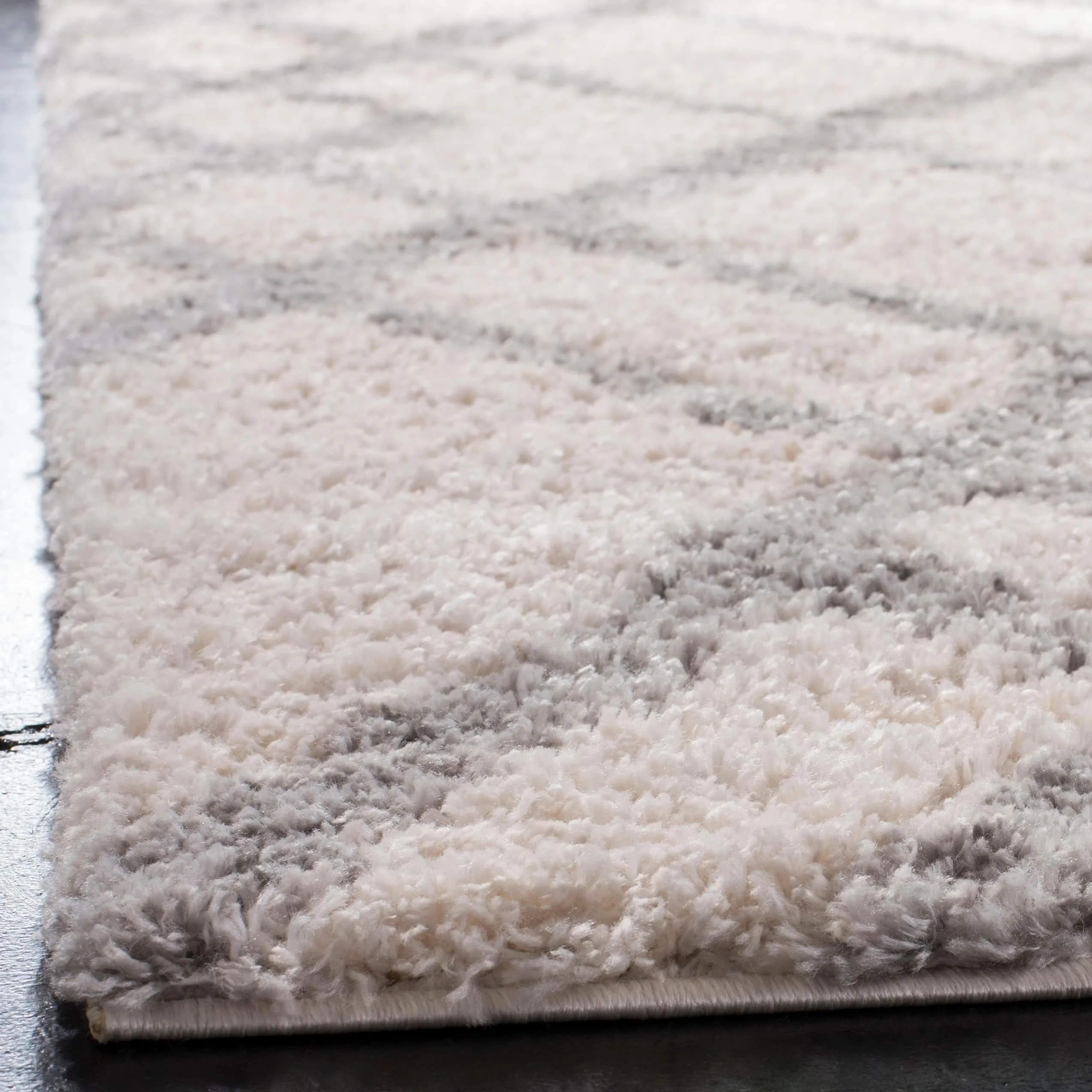 SAFAVIEH Berber Shag Janni Moroccan 1.2-inch Thick Rug