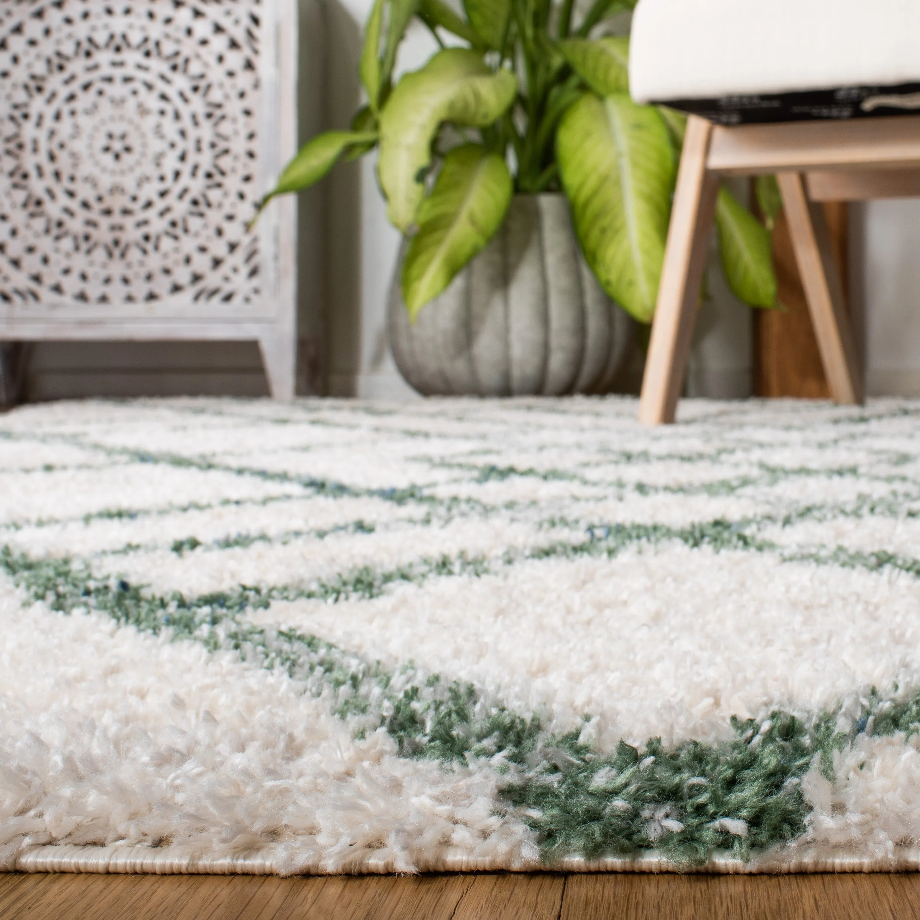 SAFAVIEH Berber Shag Janni Moroccan 1.2-inch Thick Rug