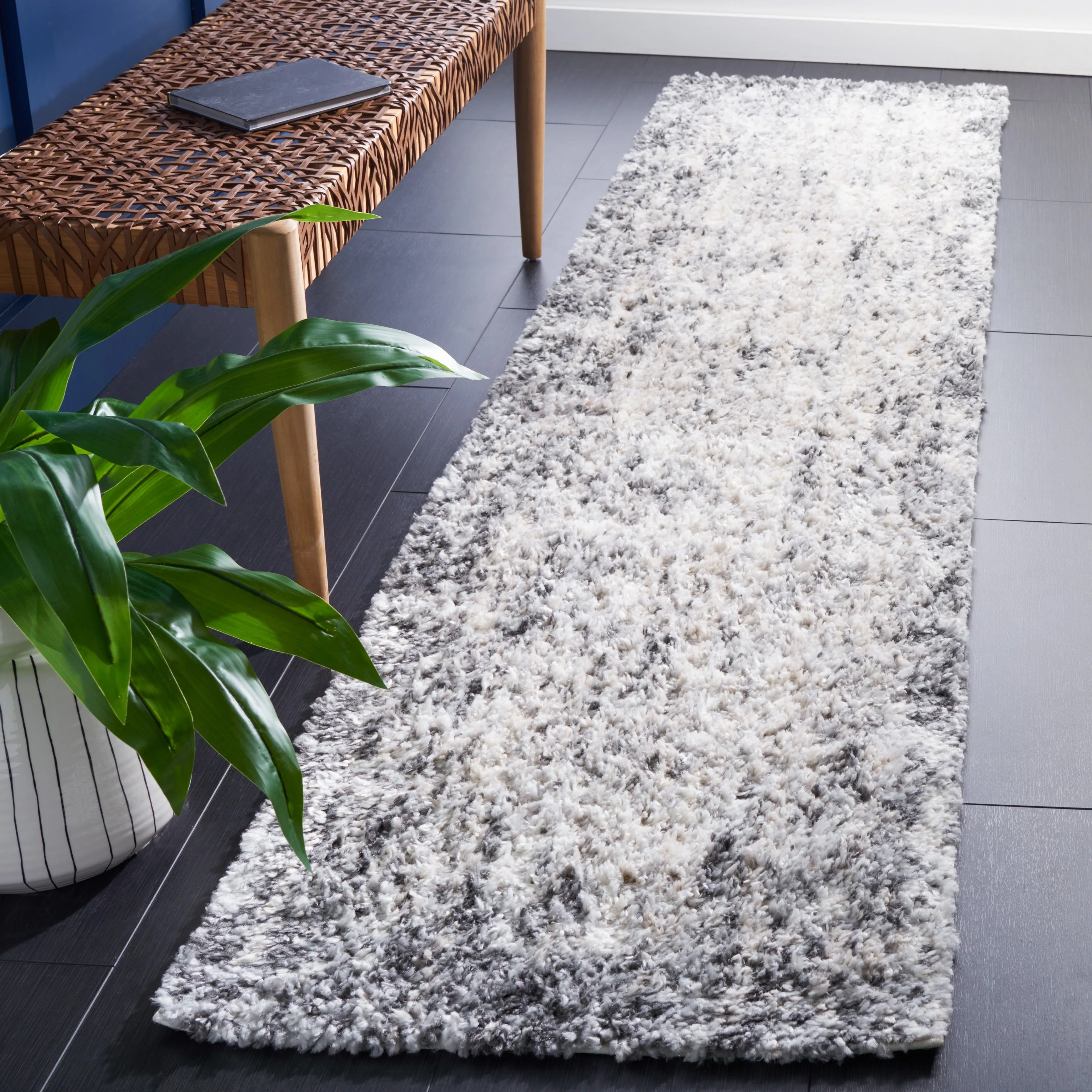 SAFAVIEH Berber Shag Maare Modern 1.2-inch Thick Rug