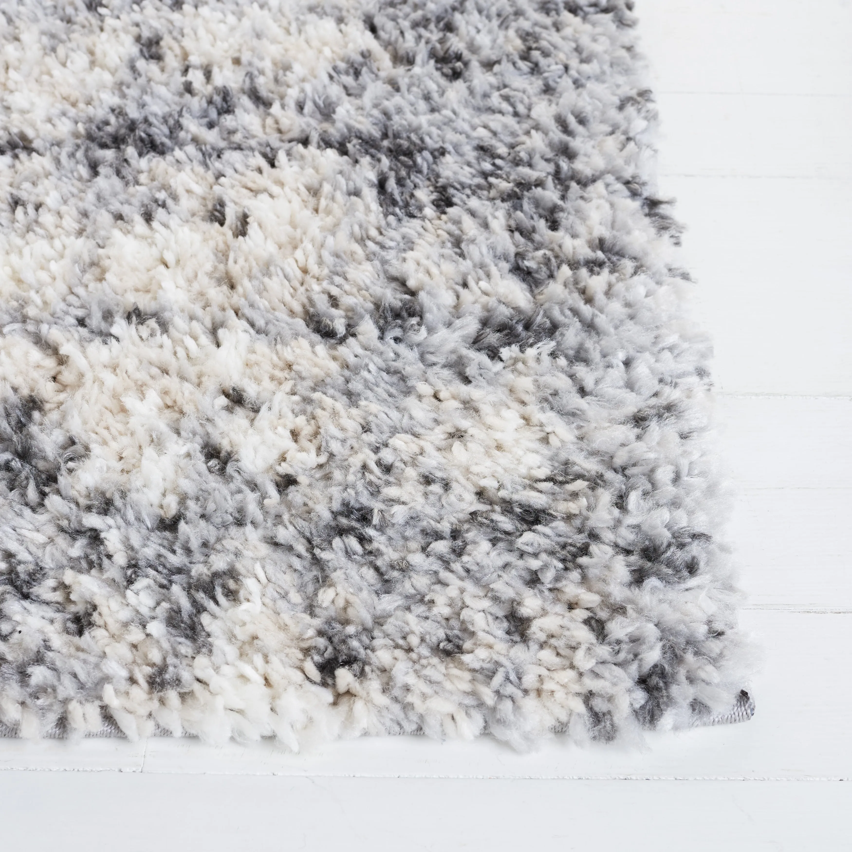 SAFAVIEH Berber Shag Noori Modern 1.2-inch Thick Rug