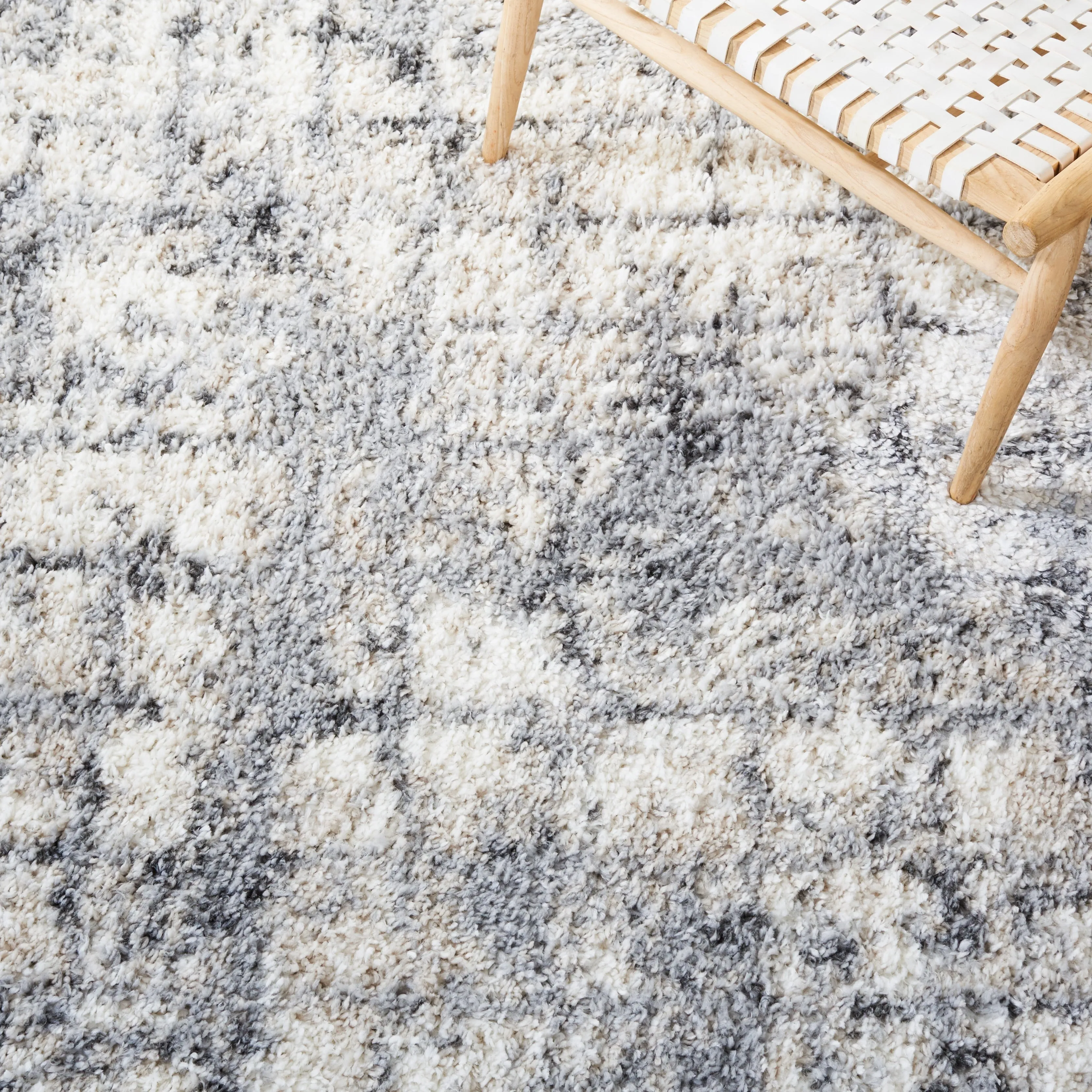 SAFAVIEH Berber Shag Noori Modern 1.2-inch Thick Rug