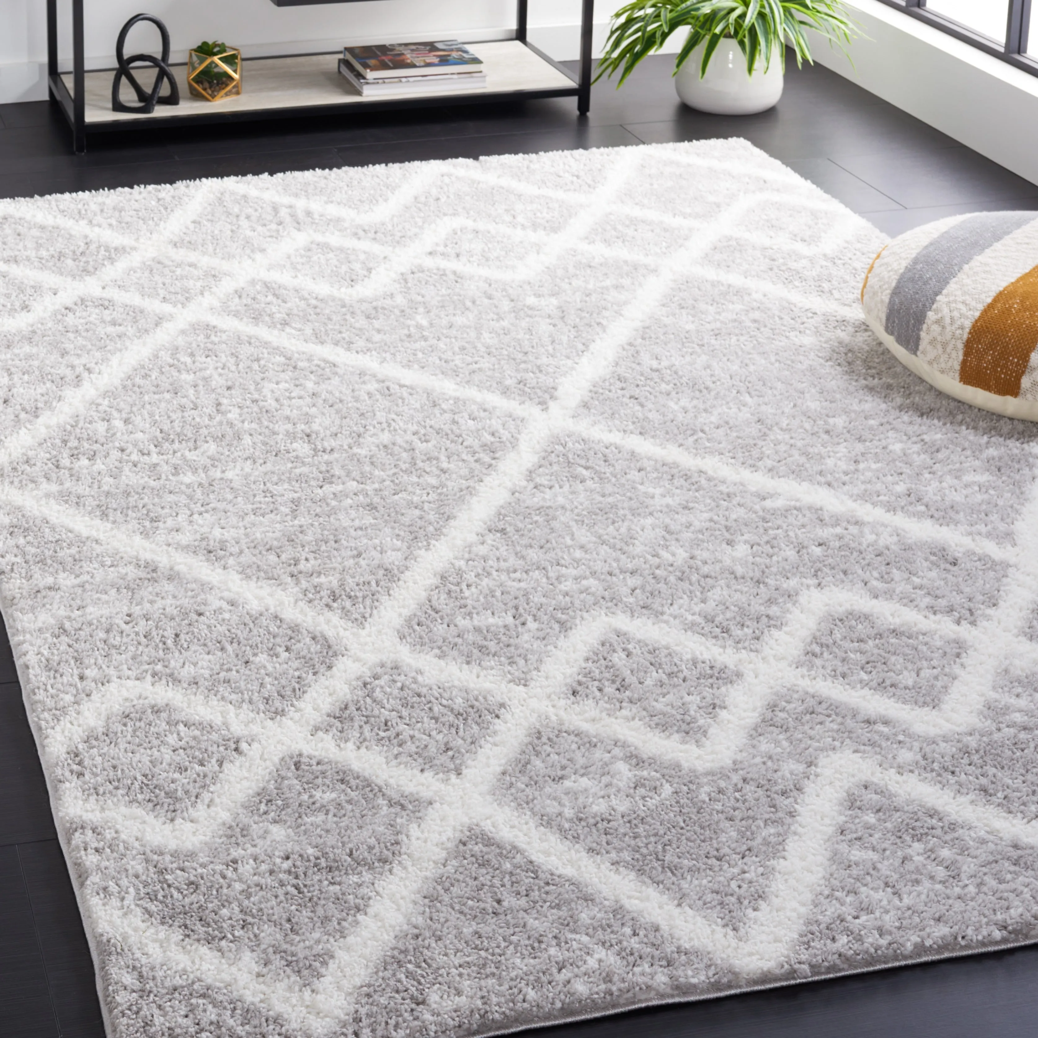 SAFAVIEH Berber Shag Veronie Moroccan Boho 1.25-inch Rug