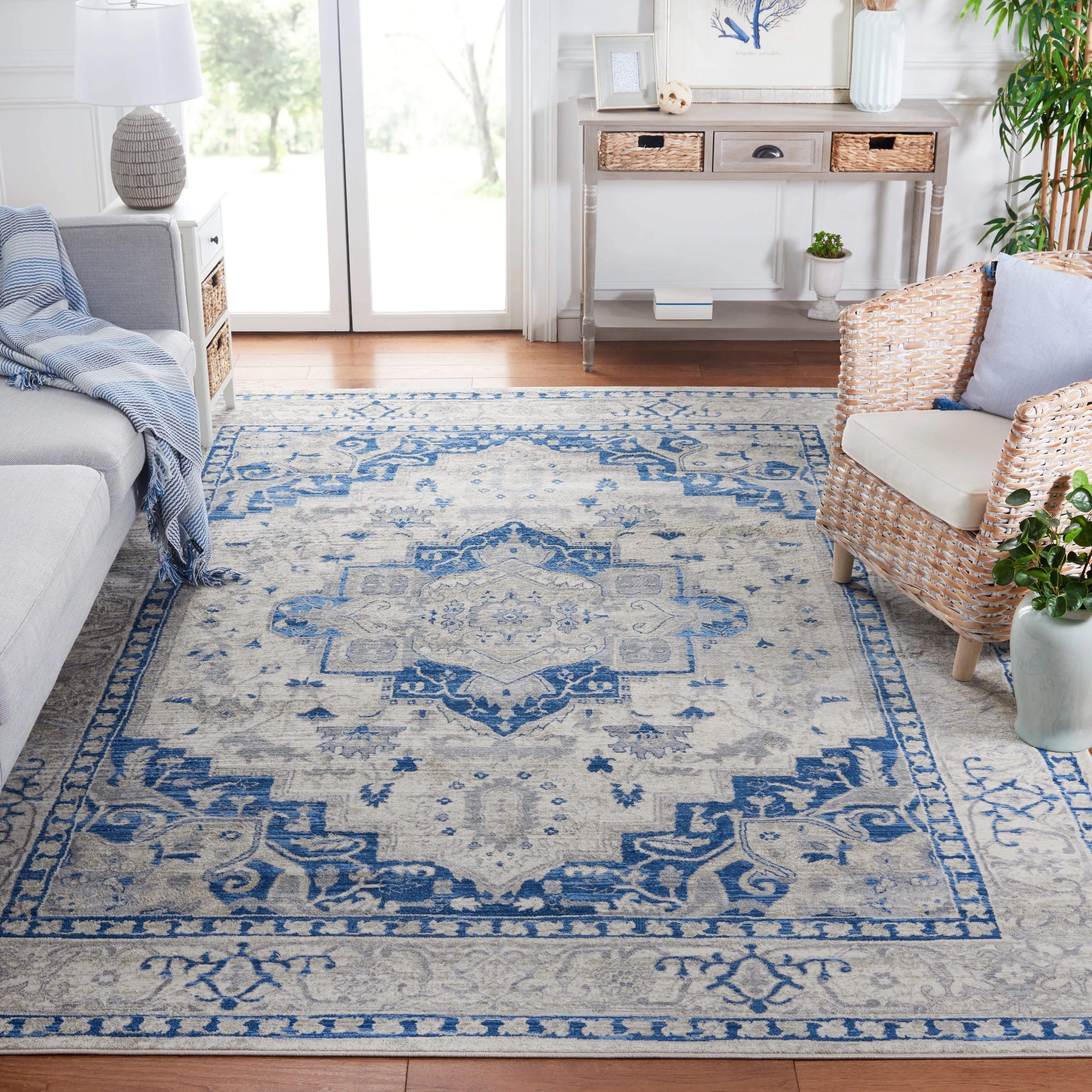 SAFAVIEH. Brentwood Eustachia Oriental Distressed Rug