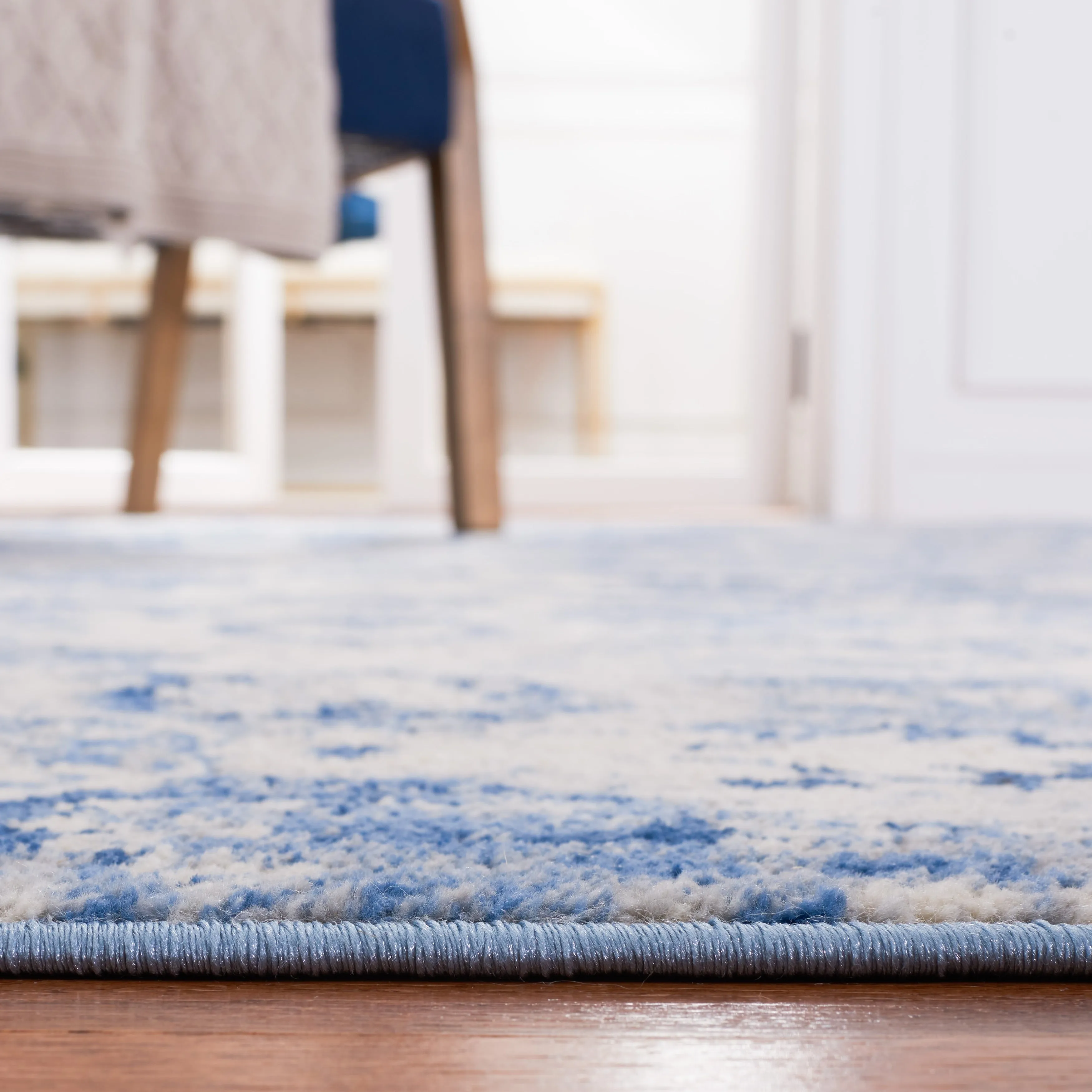 SAFAVIEH Brentwood Siru Traditional Rug