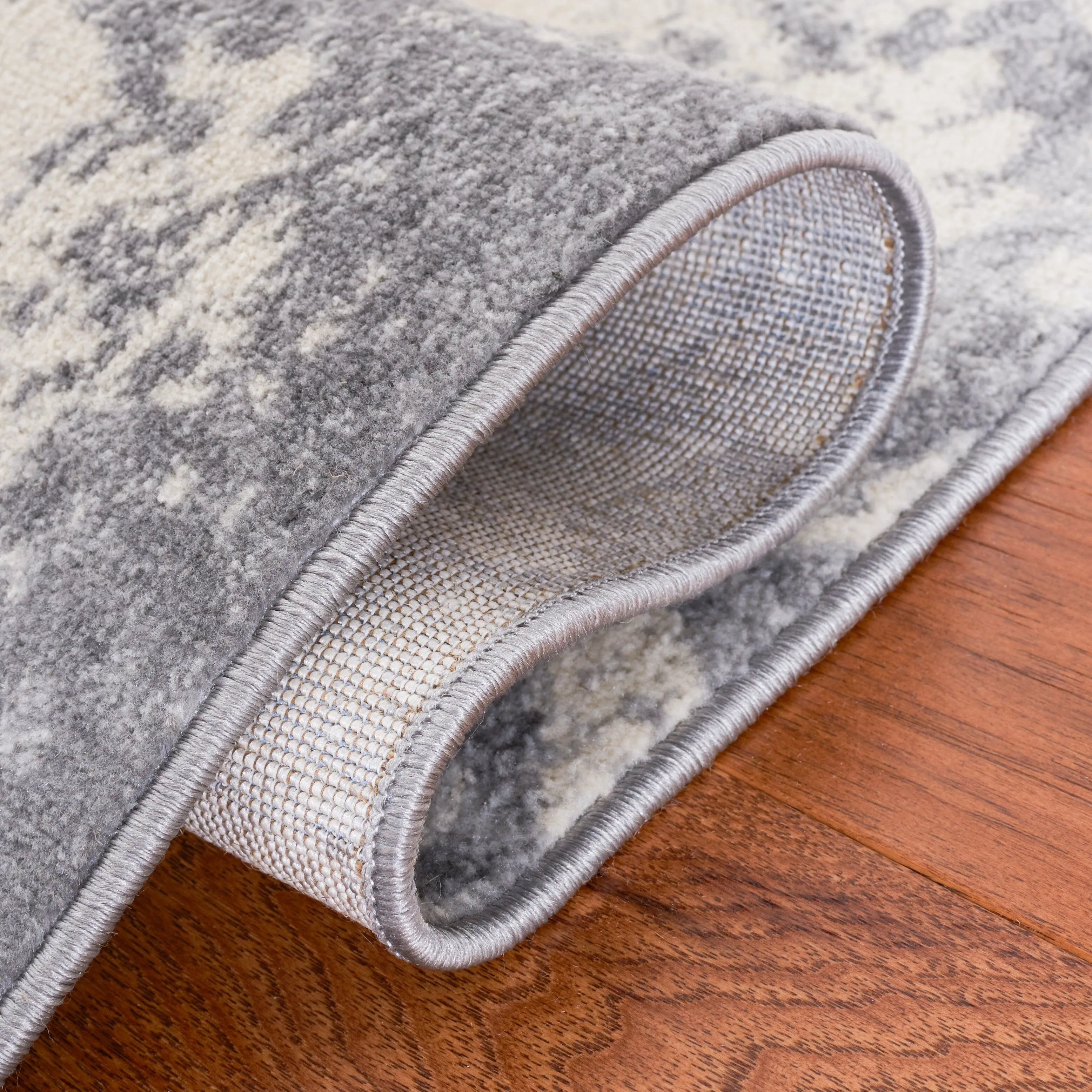 SAFAVIEH Brentwood Siru Traditional Rug