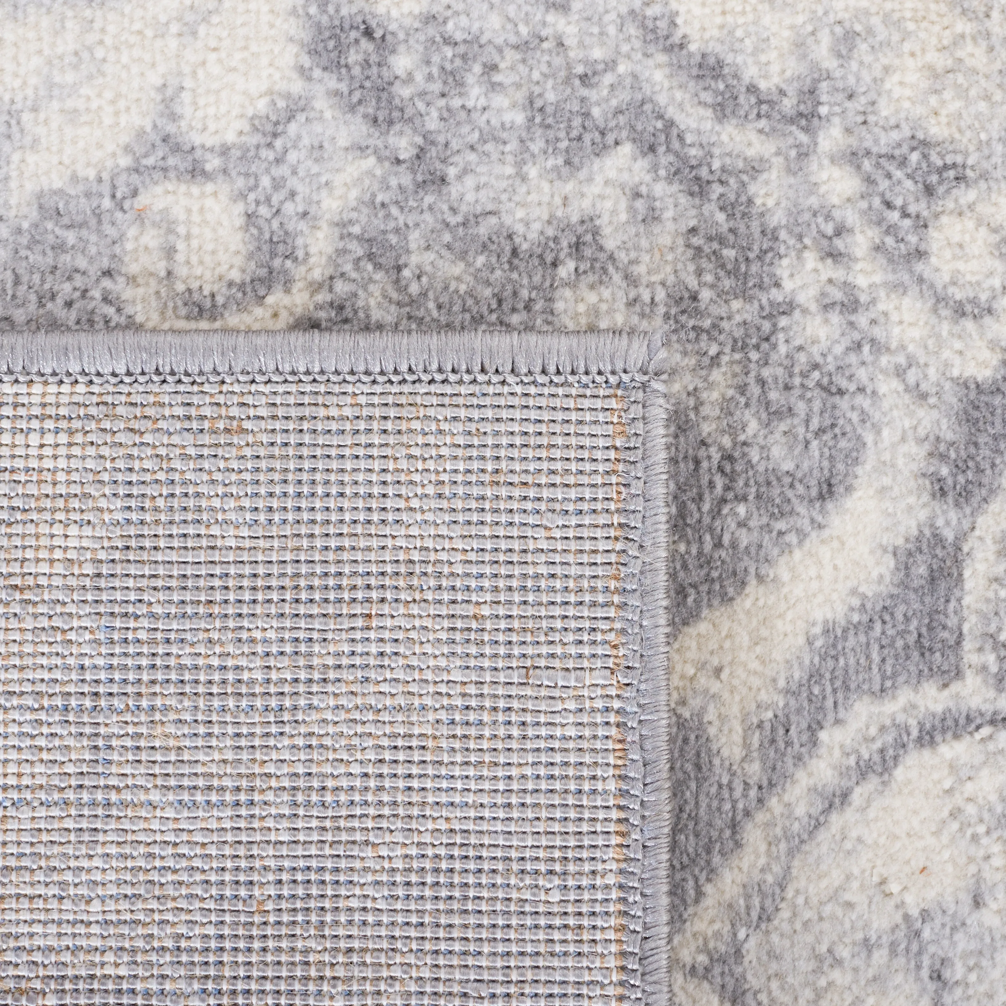 SAFAVIEH Brentwood Siru Traditional Rug