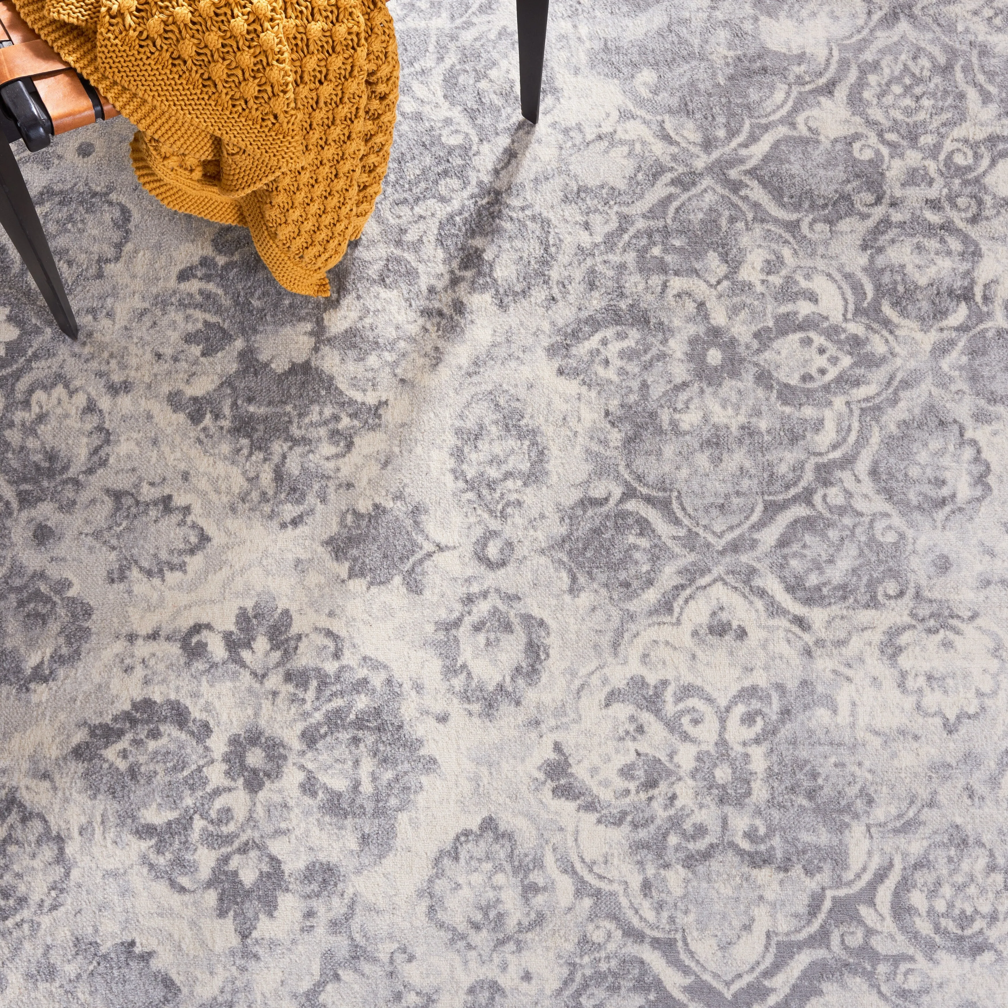 SAFAVIEH Brentwood Siru Traditional Rug