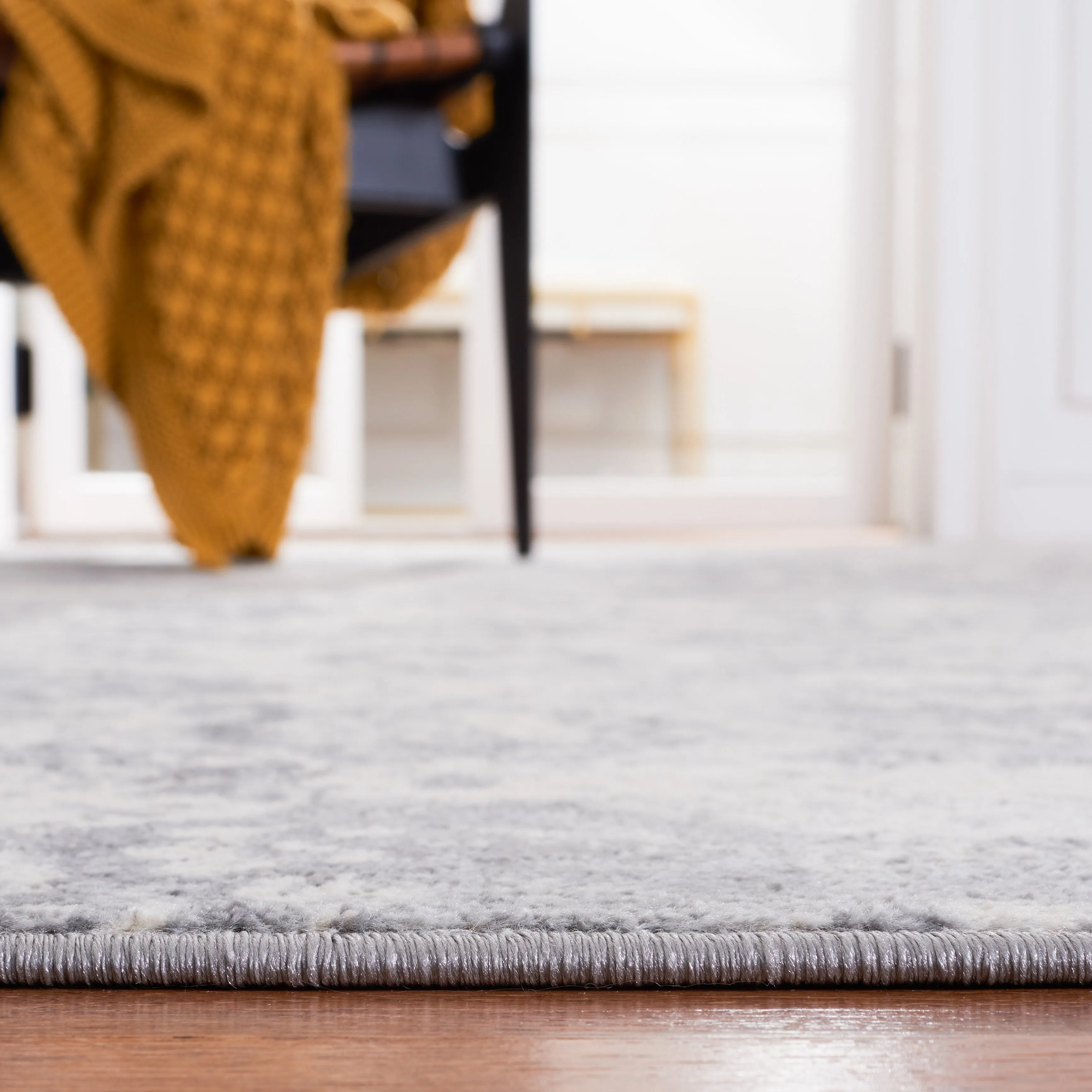 SAFAVIEH Brentwood Siru Traditional Rug