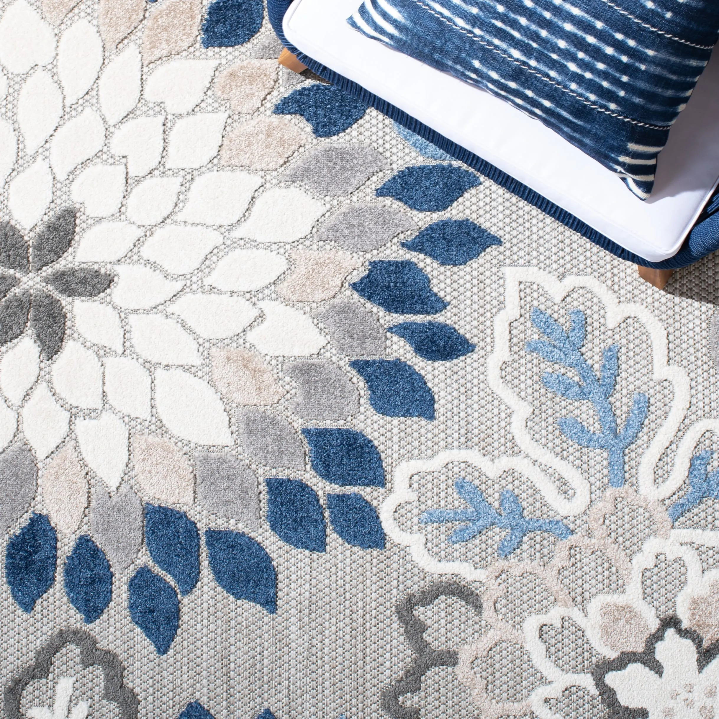 SAFAVIEH Cabana Ortrun Indoor/ Outdoor Waterproof Patio Floral Rug