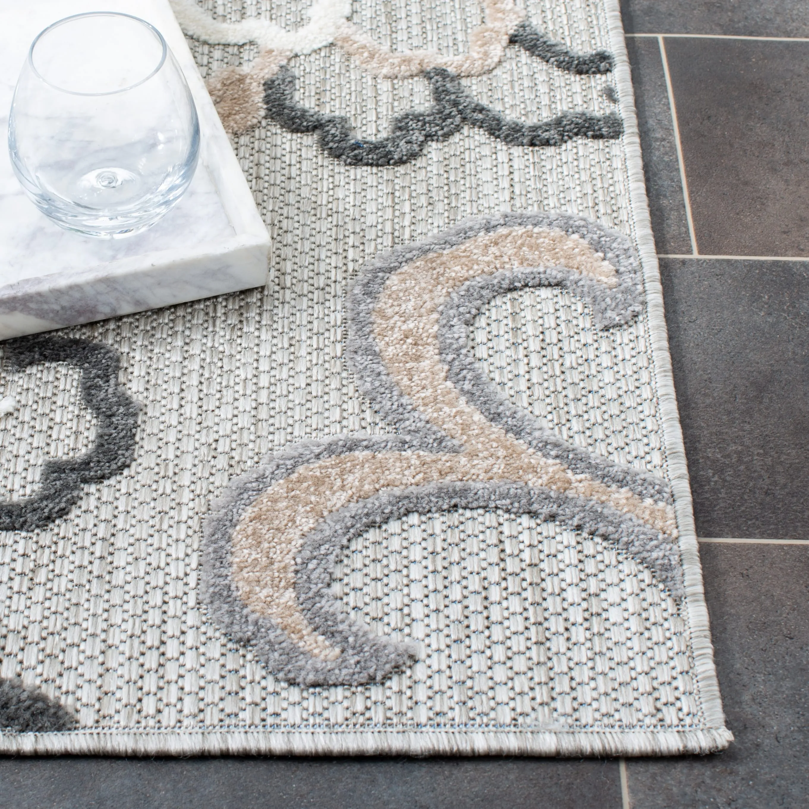 SAFAVIEH Cabana Ortrun Indoor/ Outdoor Waterproof Patio Floral Rug