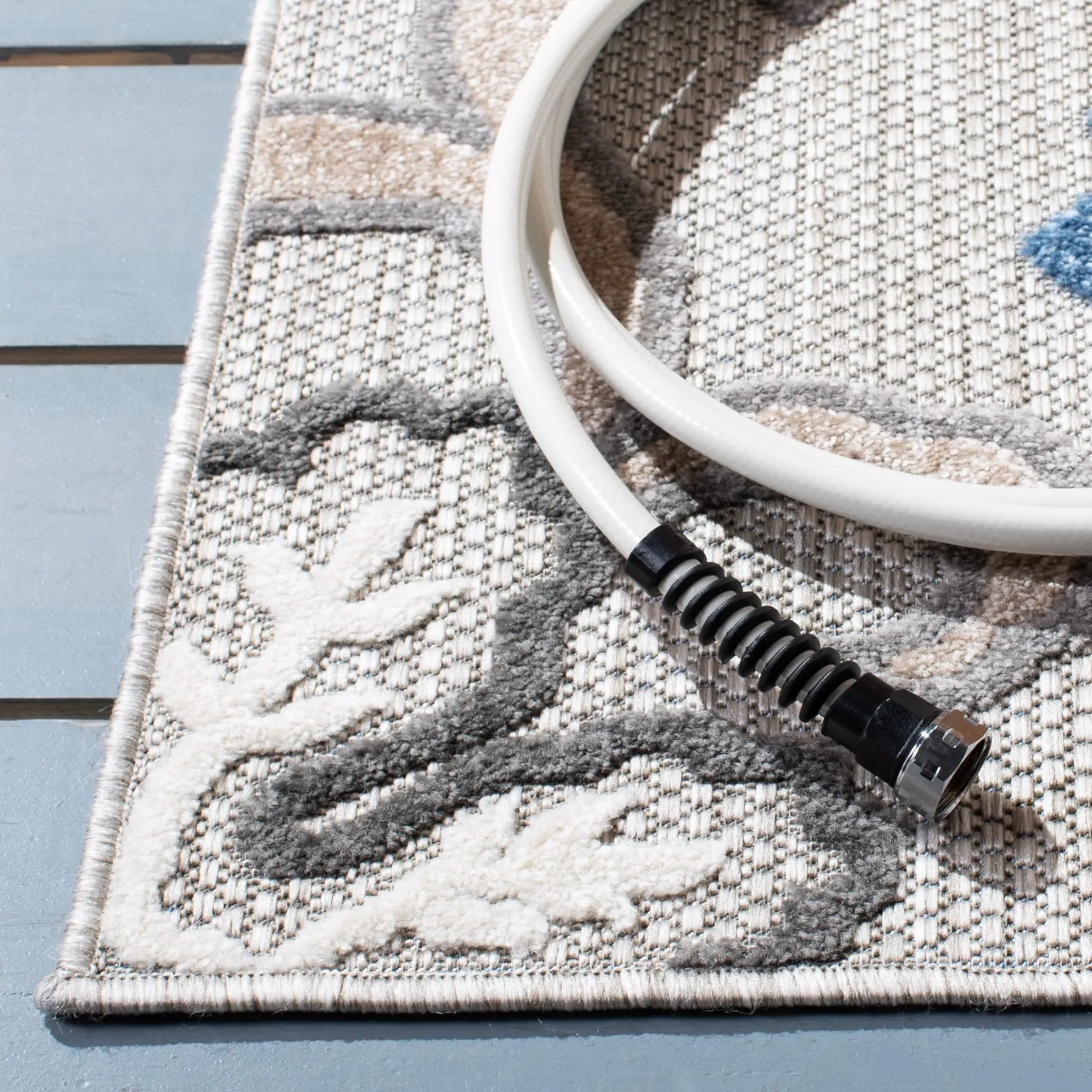 SAFAVIEH Cabana Ortrun Indoor/ Outdoor Waterproof Patio Floral Rug