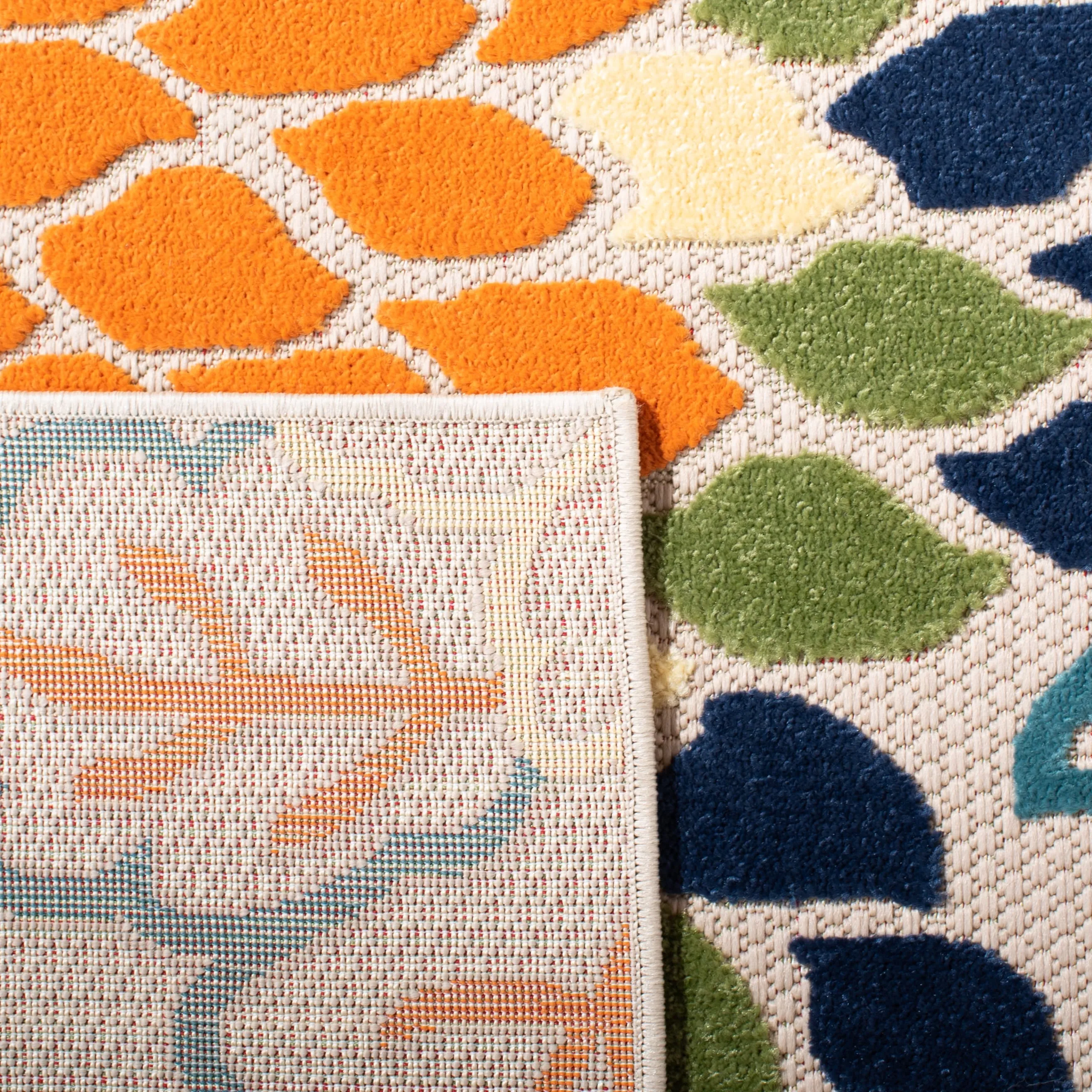 SAFAVIEH Cabana Ortrun Indoor/ Outdoor Waterproof Patio Floral Rug