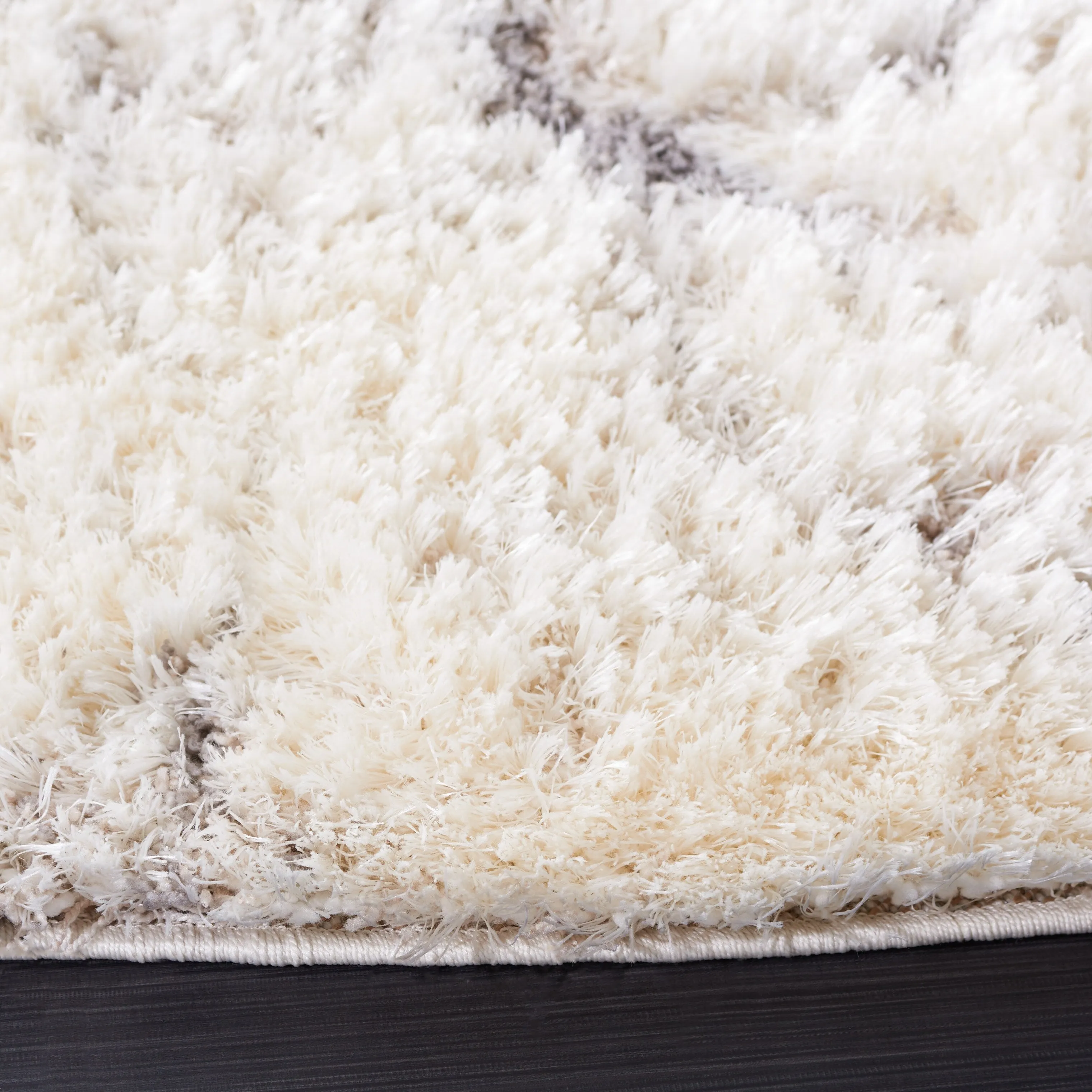 SAFAVIEH Cloud Shag Lalitha Modern Abstract 2-inch Thick Rug