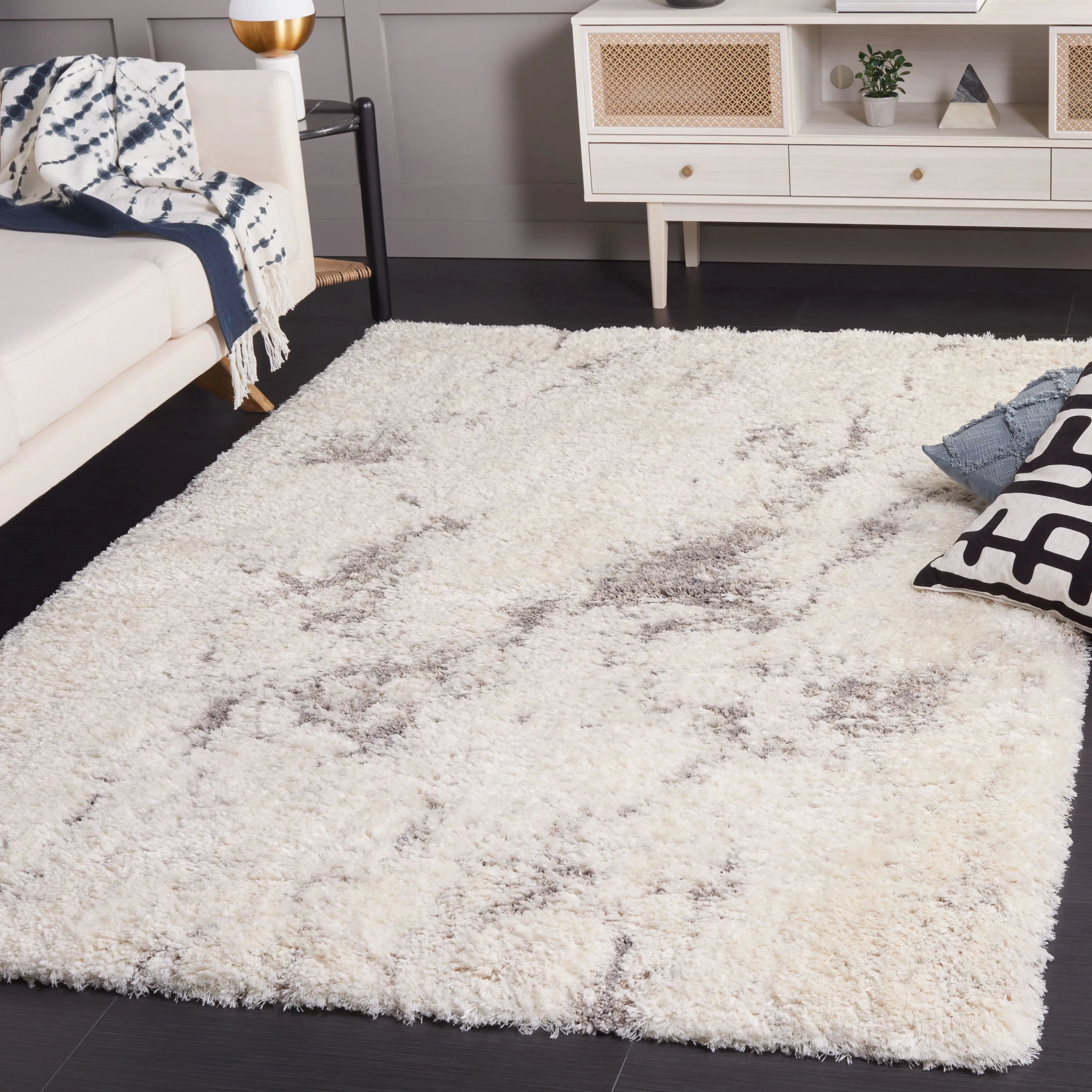 SAFAVIEH Cloud Shag Lalitha Modern Abstract 2-inch Thick Rug
