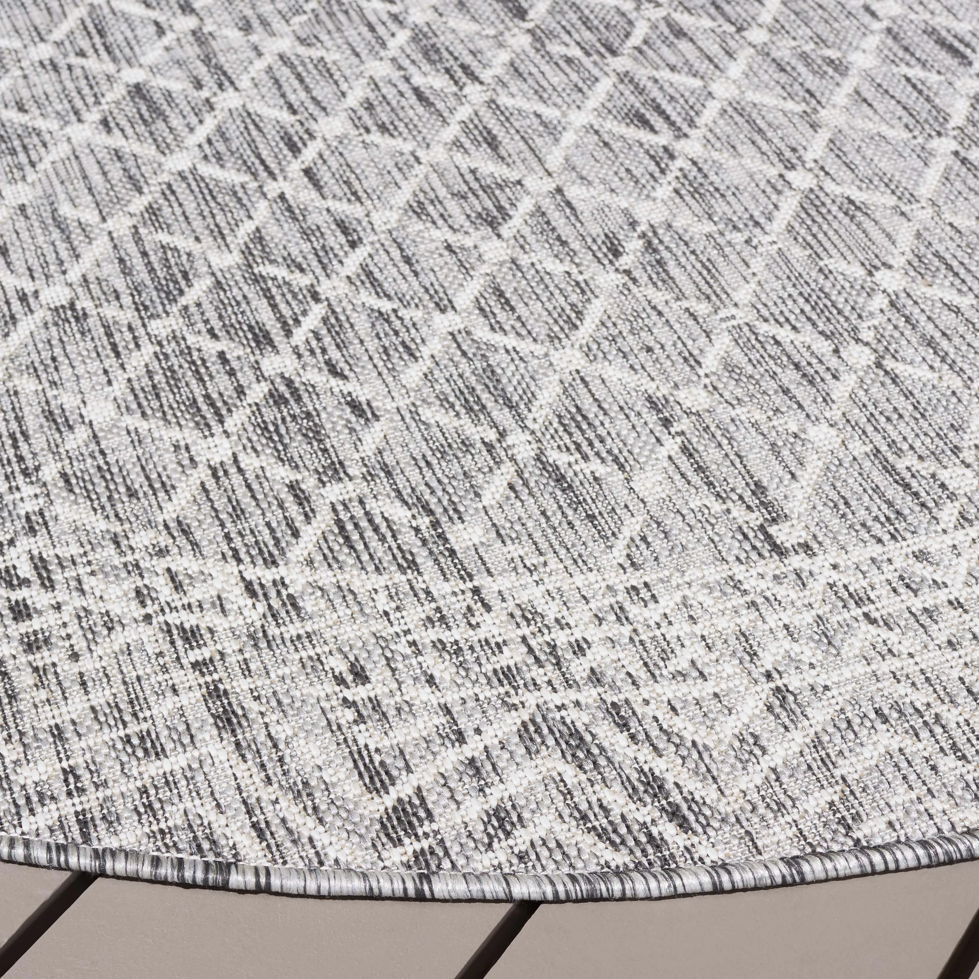 SAFAVIEH Courtyard Dymphna Transitional Indoor/Outdoor Rug