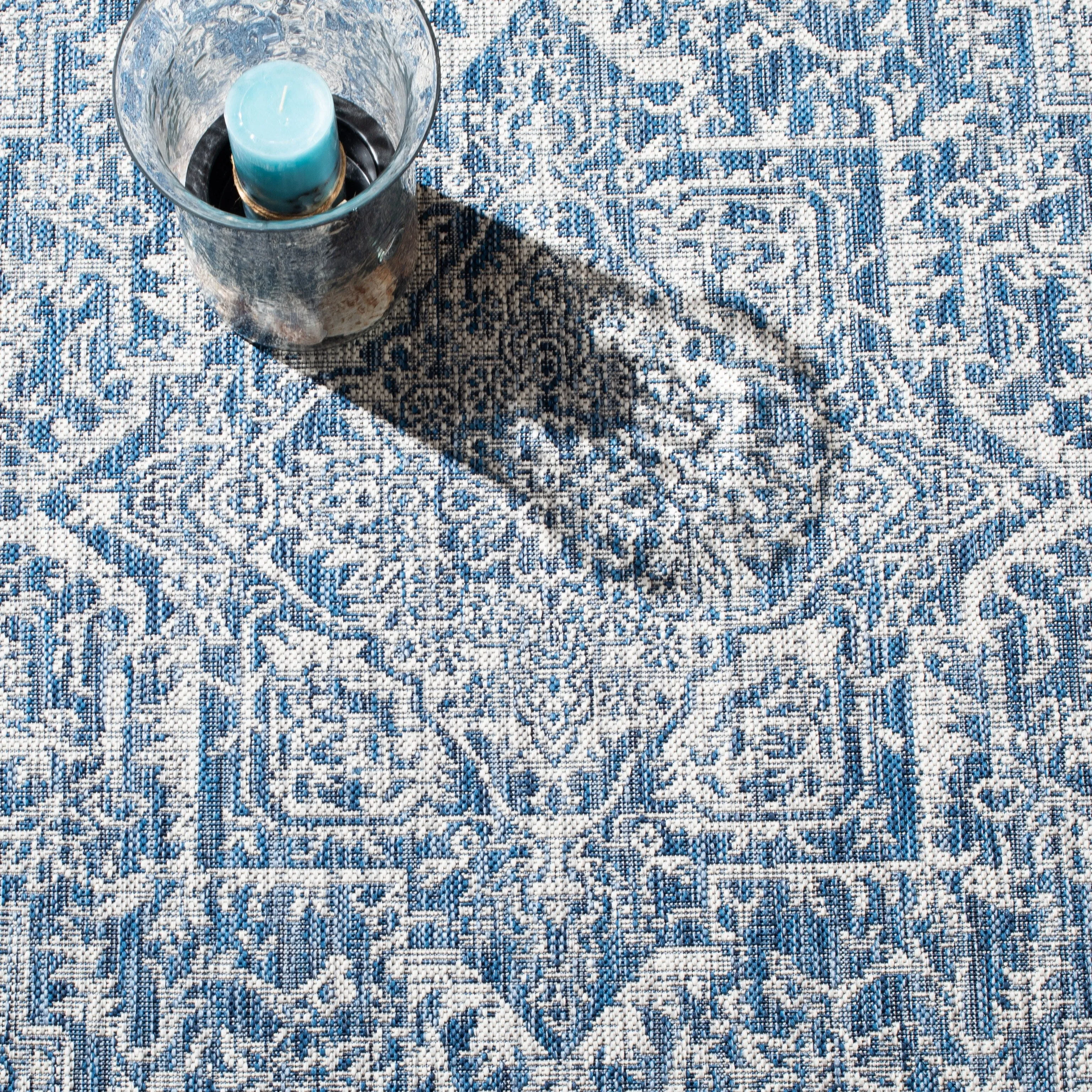 SAFAVIEH Courtyard Guylaine Indoor/ Outdoor Waterproof Patio Backyard Rug