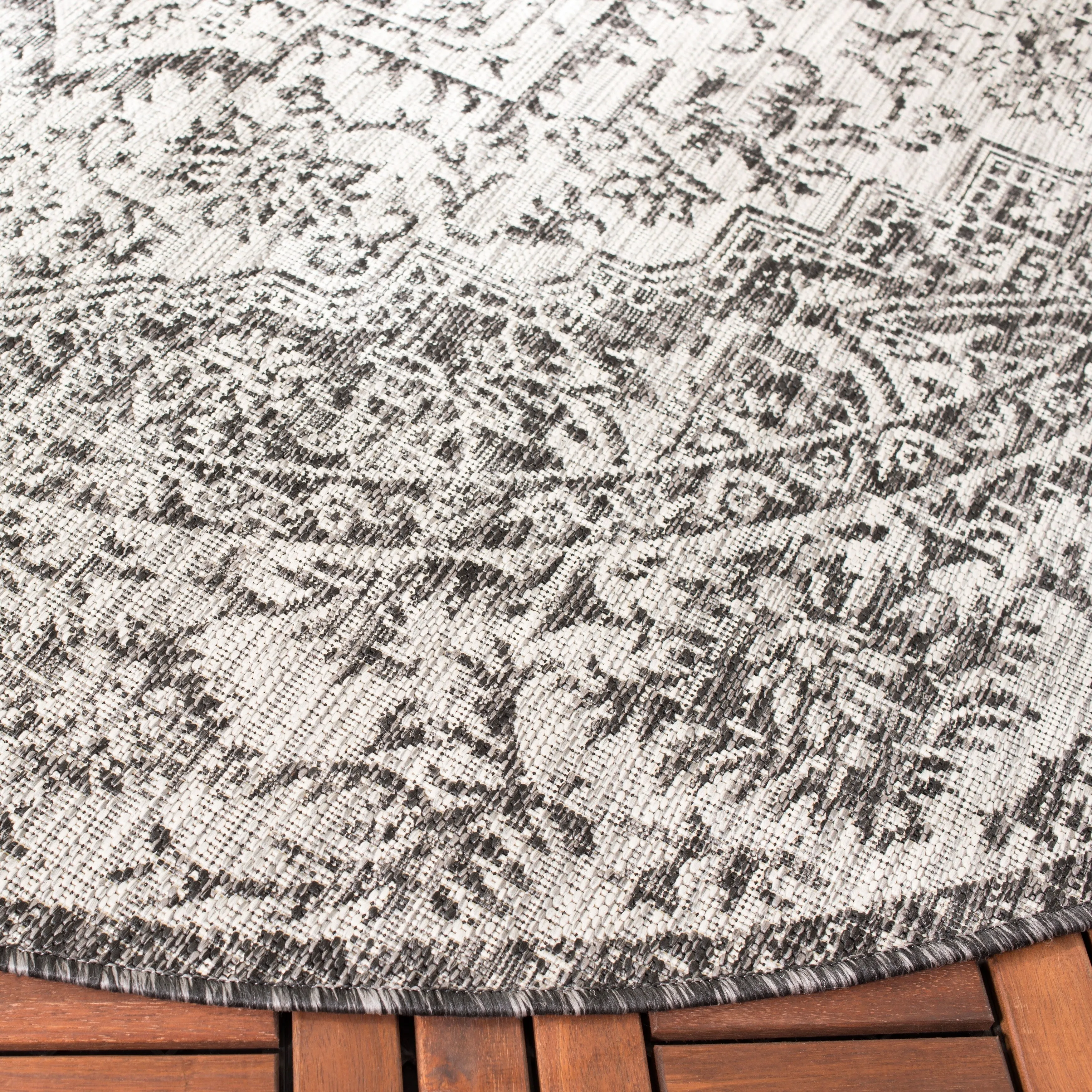 SAFAVIEH Courtyard Guylaine Indoor/ Outdoor Waterproof Patio Backyard Rug