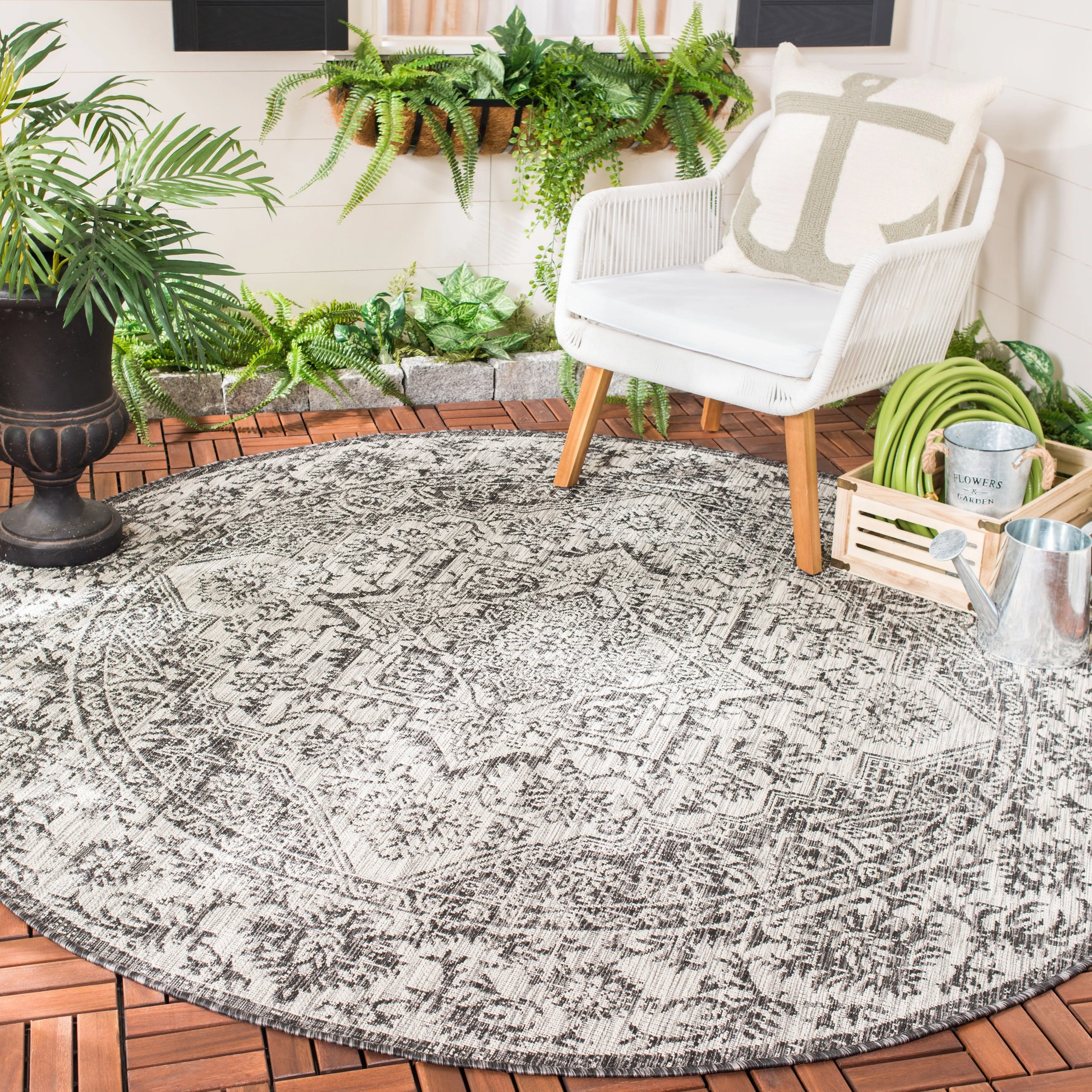 SAFAVIEH Courtyard Guylaine Indoor/ Outdoor Waterproof Patio Backyard Rug