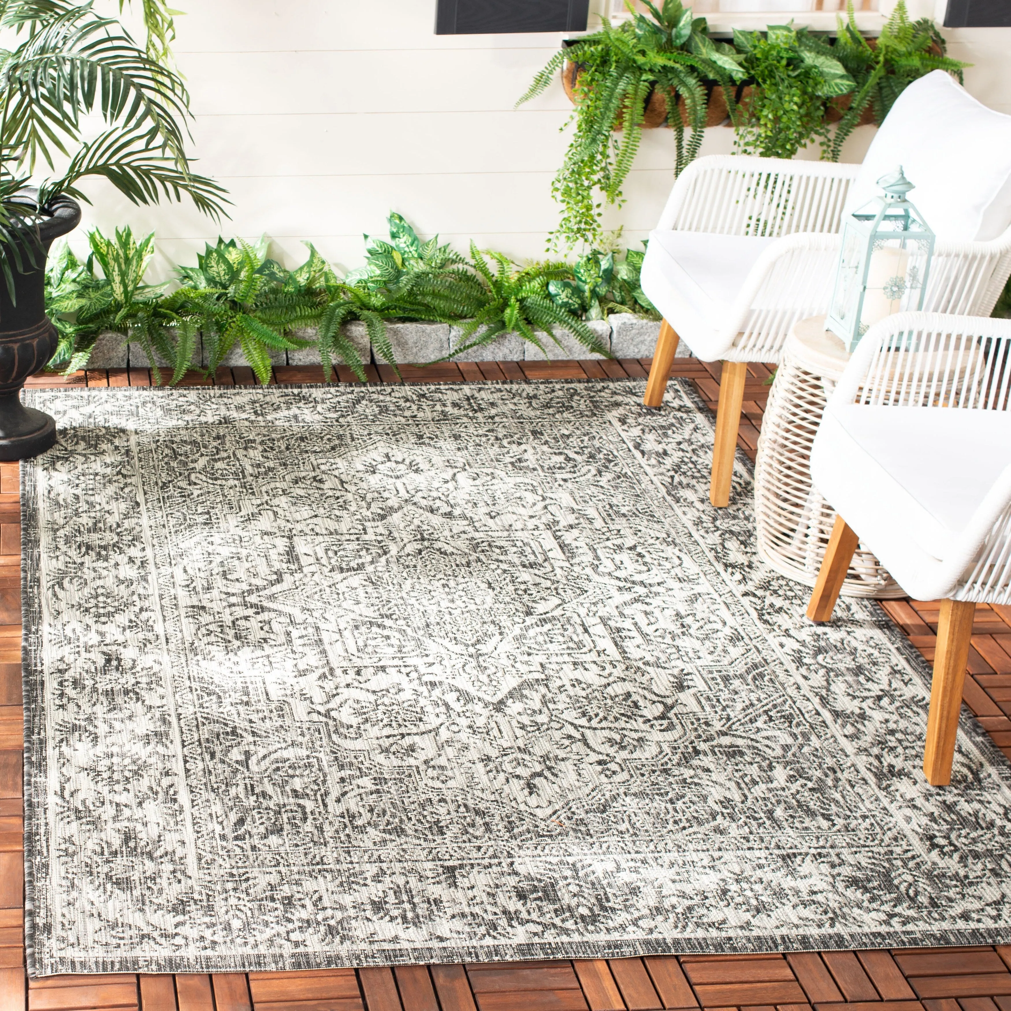 SAFAVIEH Courtyard Guylaine Indoor/ Outdoor Waterproof Patio Backyard Rug