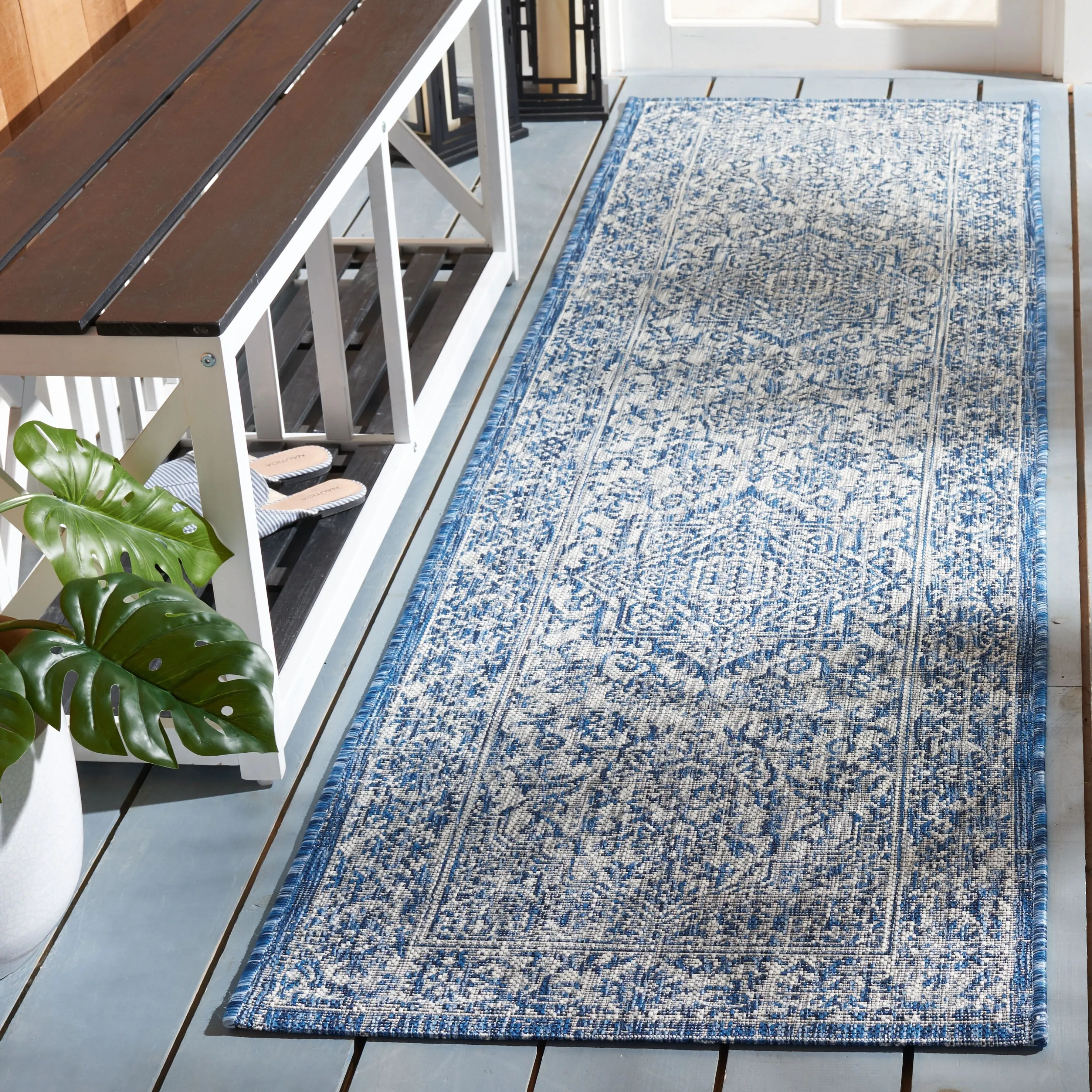 SAFAVIEH Courtyard Guylaine Indoor/ Outdoor Waterproof Patio Backyard Rug