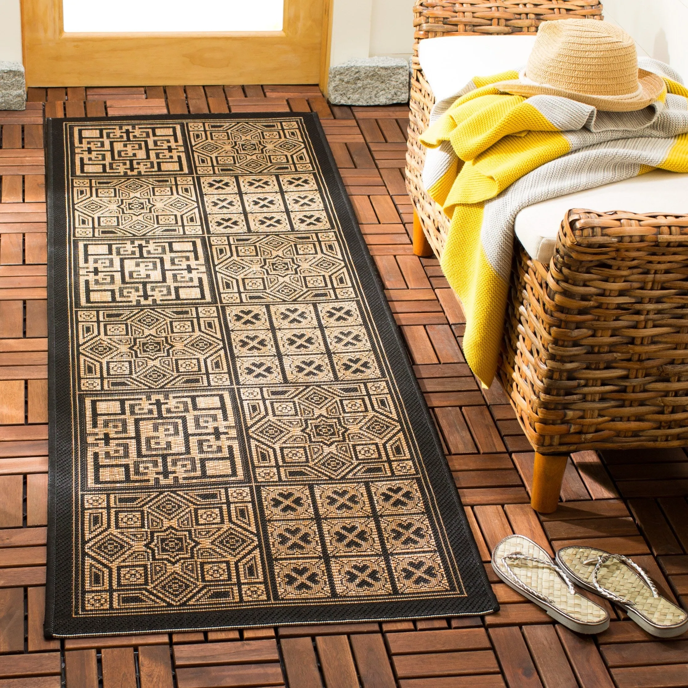 SAFAVIEH Courtyard Jacklyn Indoor/ Outdoor Waterproof Patio Backyard Rug