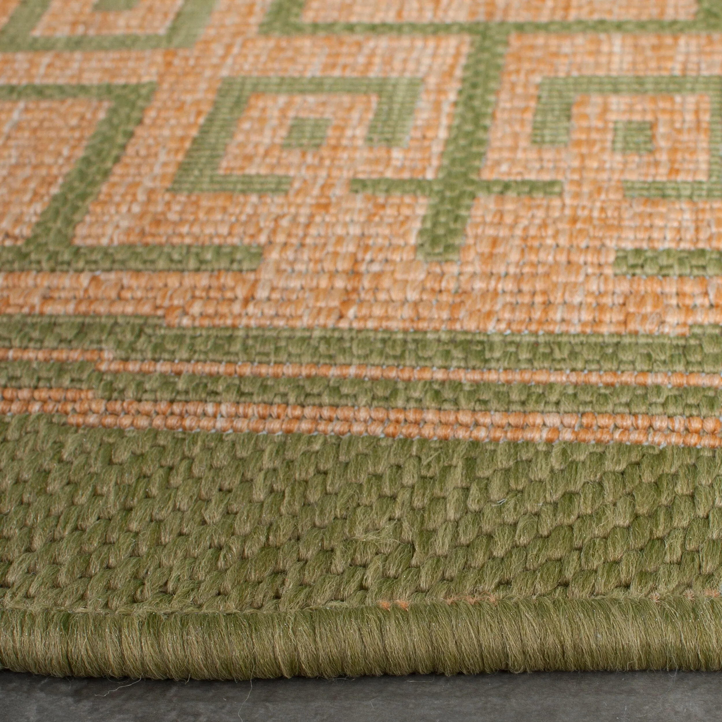 SAFAVIEH Courtyard Jacklyn Indoor/ Outdoor Waterproof Patio Backyard Rug
