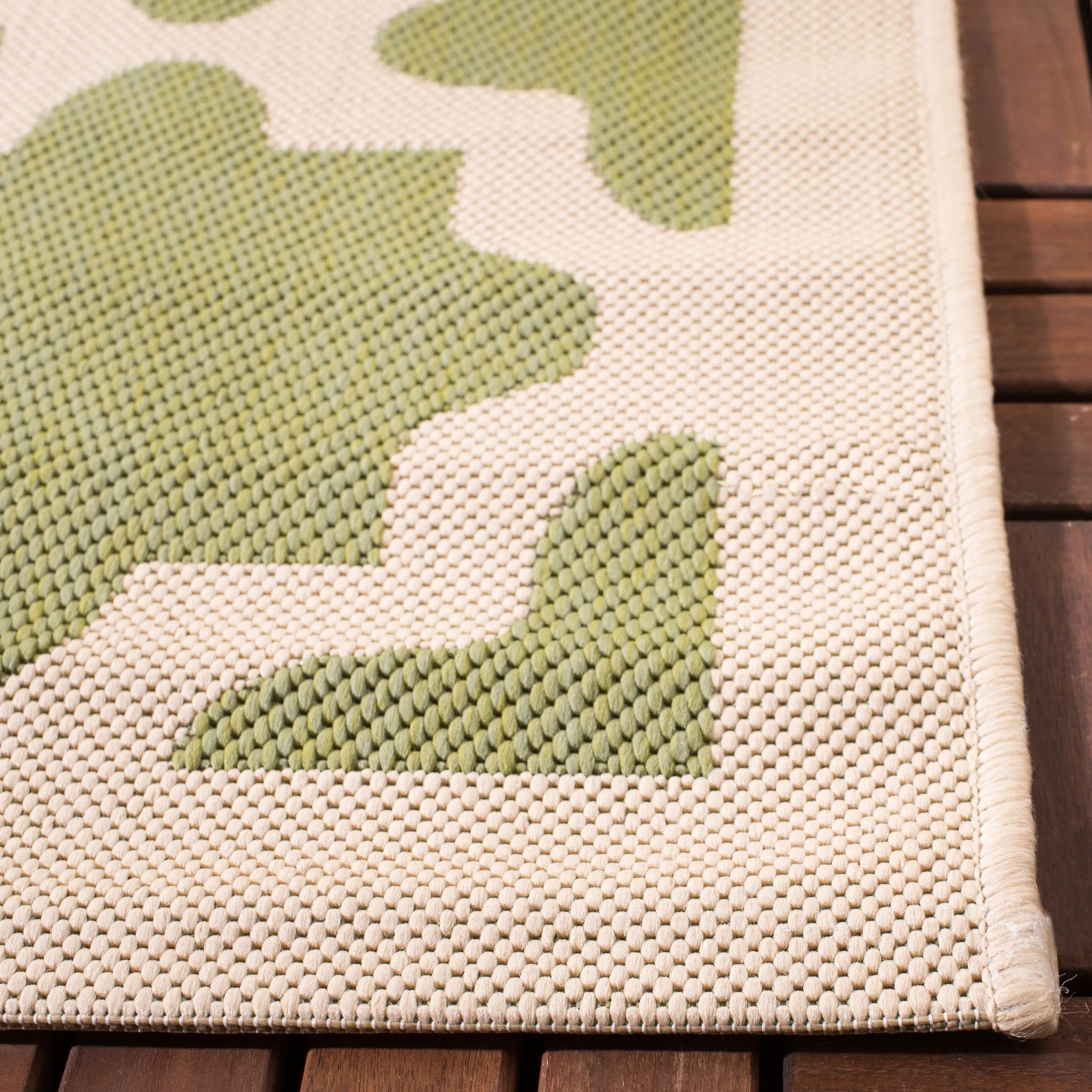 SAFAVIEH Courtyard Myrianne Indoor/ Outdoor Waterproof Patio Backyard Rug