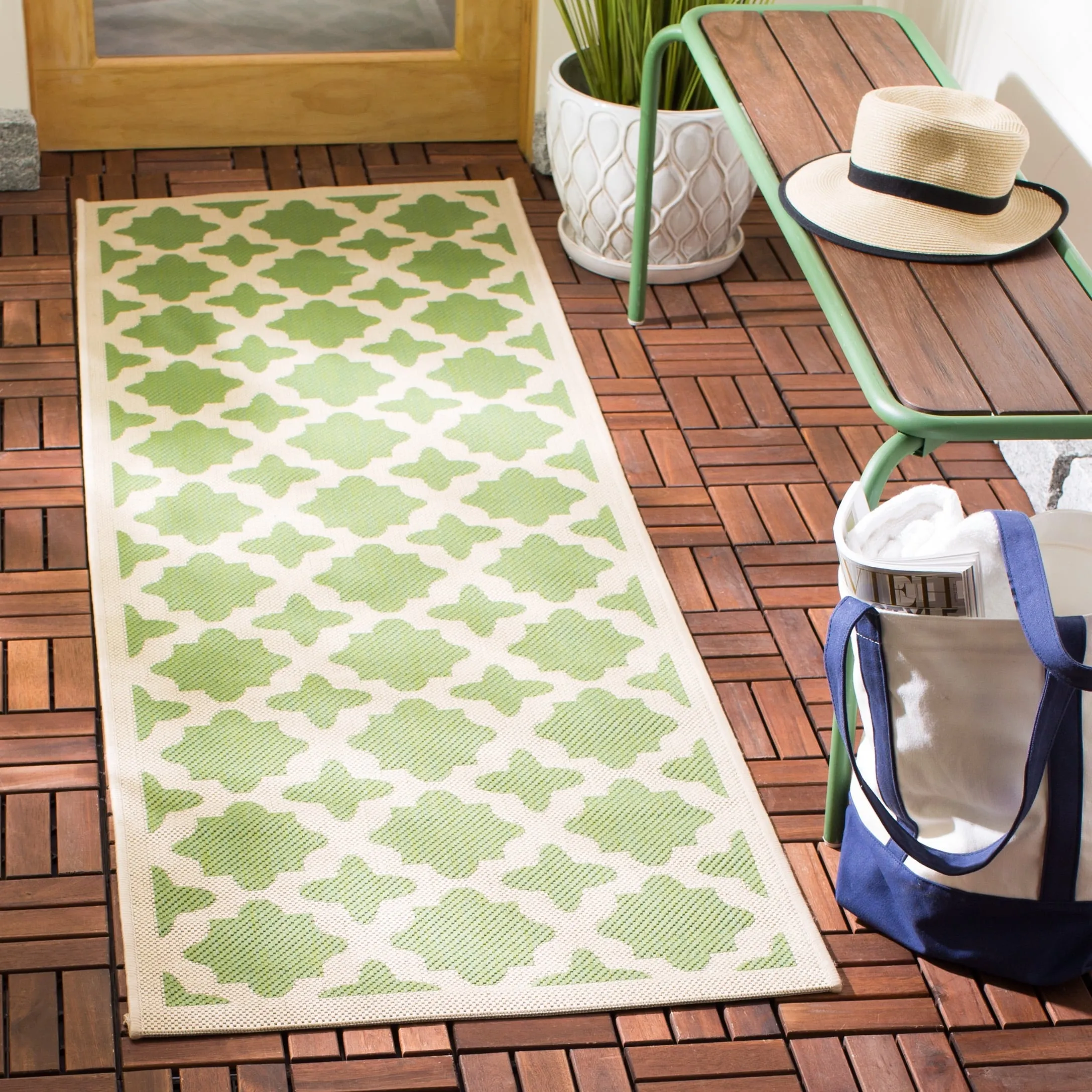 SAFAVIEH Courtyard Myrianne Indoor/ Outdoor Waterproof Patio Backyard Rug