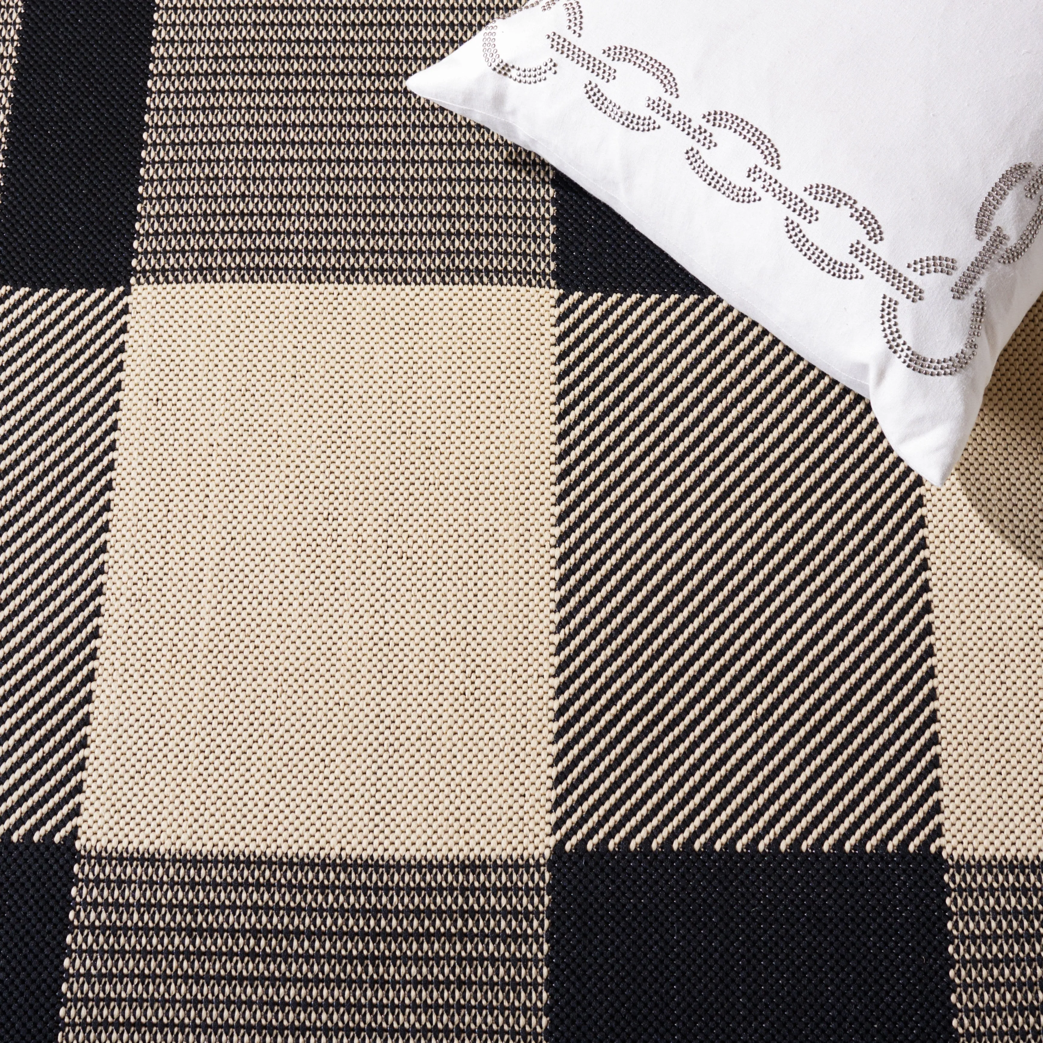 SAFAVIEH Courtyard Oriole Plaid Indoor/ Outdoor Waterproof Patio Backyard.
