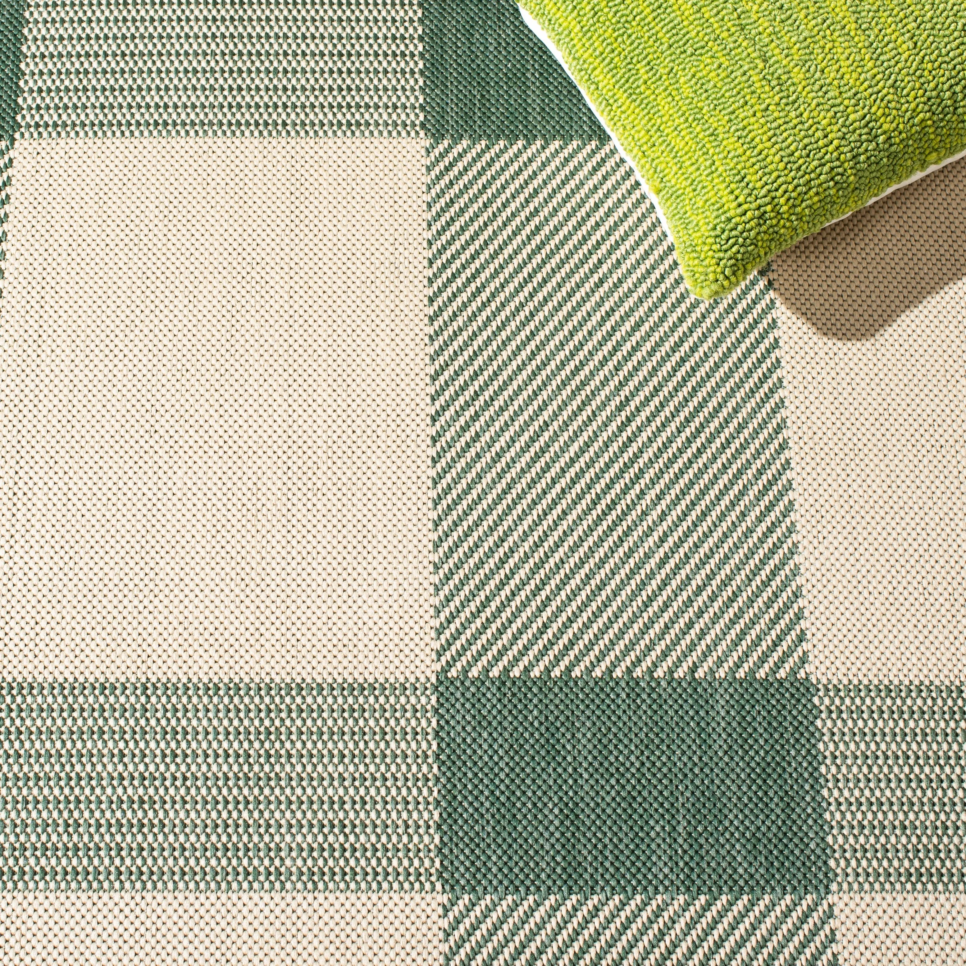 SAFAVIEH Courtyard Oriole Plaid Indoor/ Outdoor Waterproof Patio Backyard.