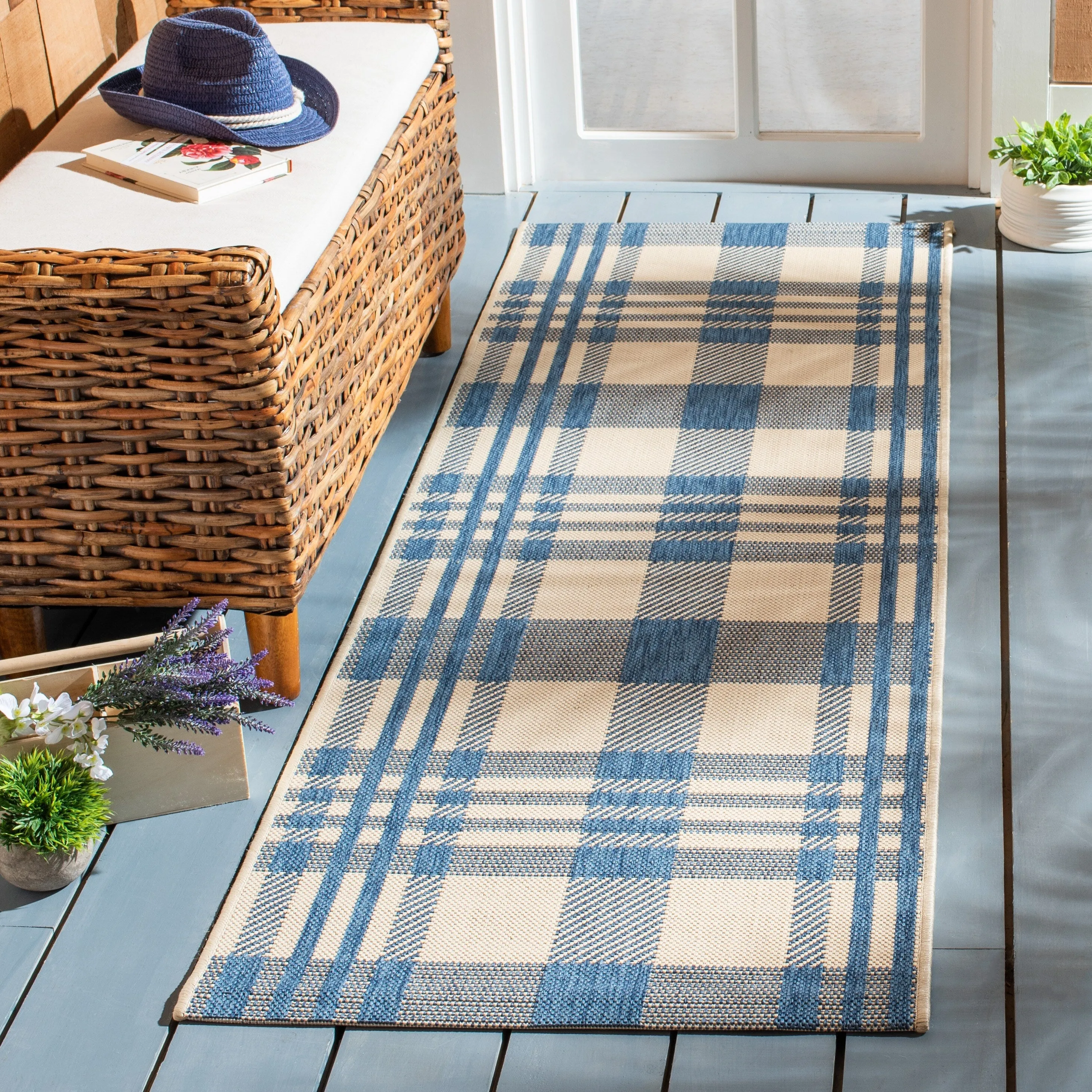 SAFAVIEH Courtyard Oriole Plaid Indoor/ Outdoor Waterproof Patio Backyard.